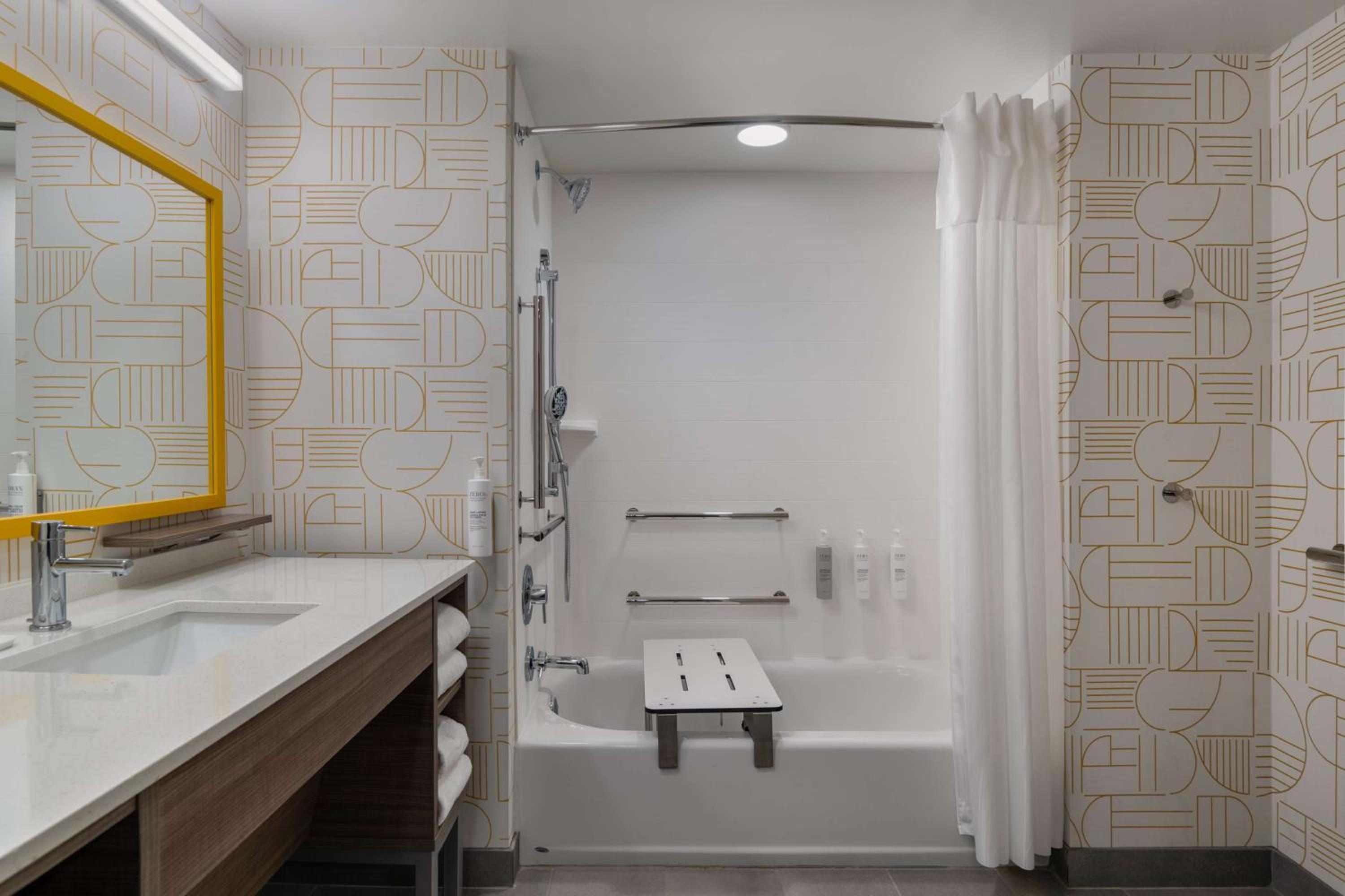 Studio Suite with Two Queen Beds and Tub - Mobility Access - Photo 10