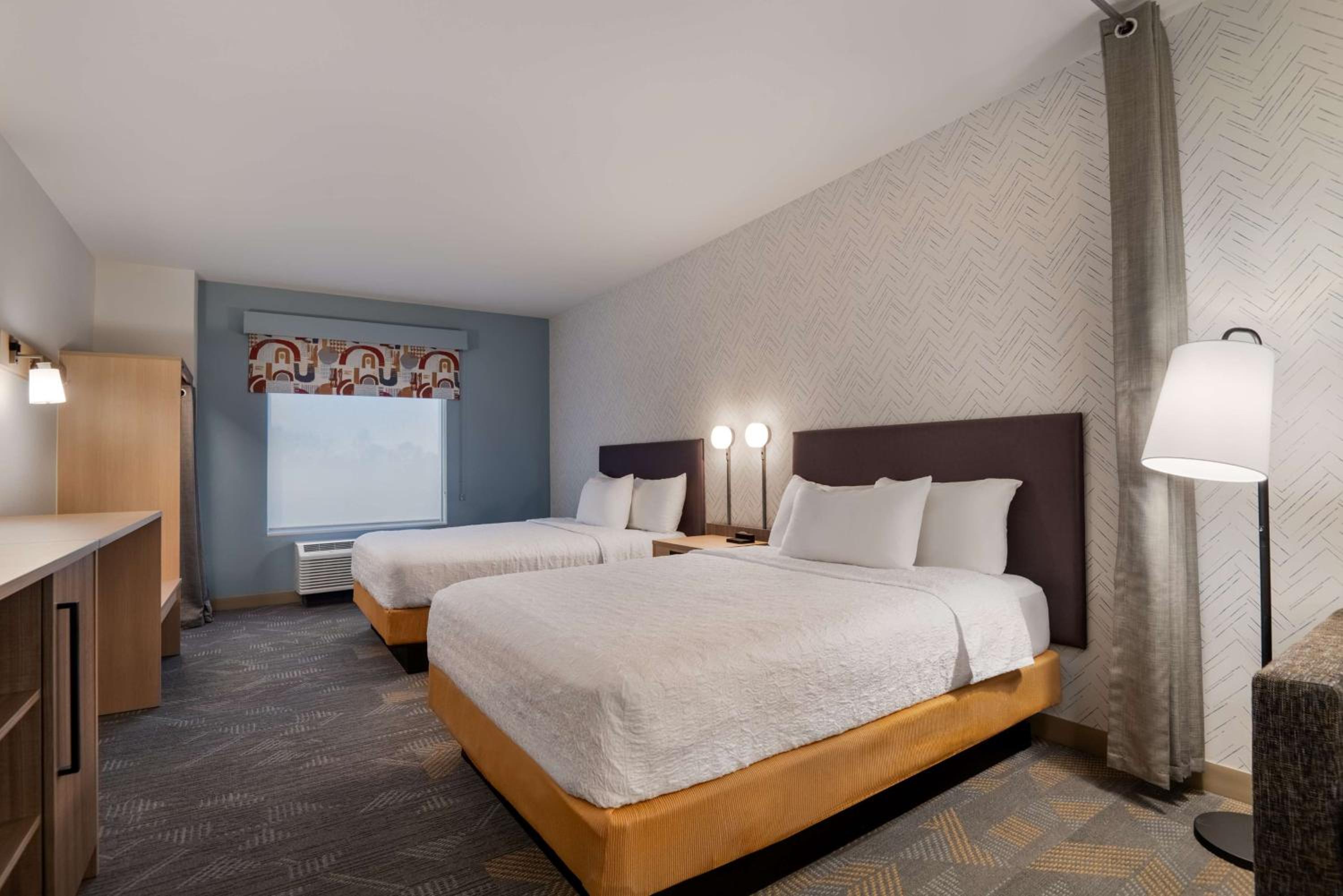Studio Suite with Two Queen Beds - Photo 5
