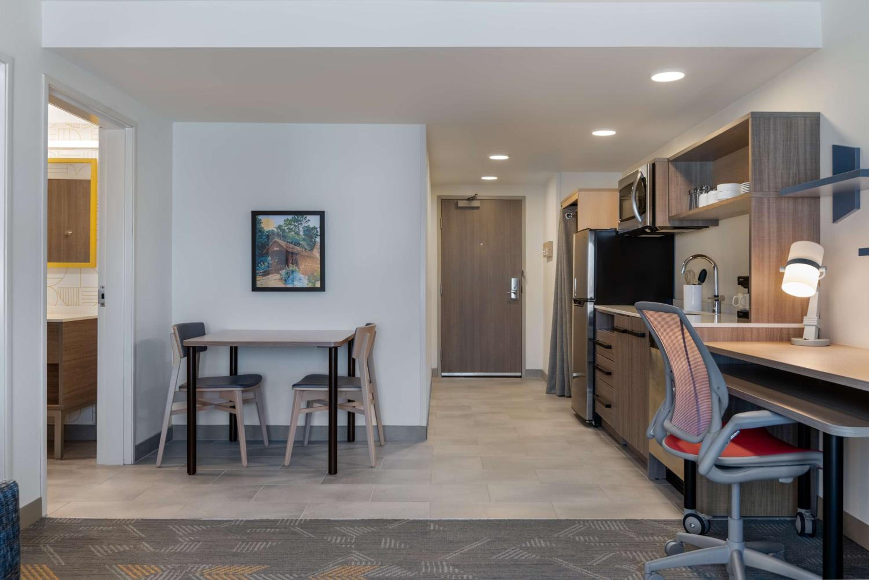 One-Bedroom King Suite - Hearing Access - Photo 7