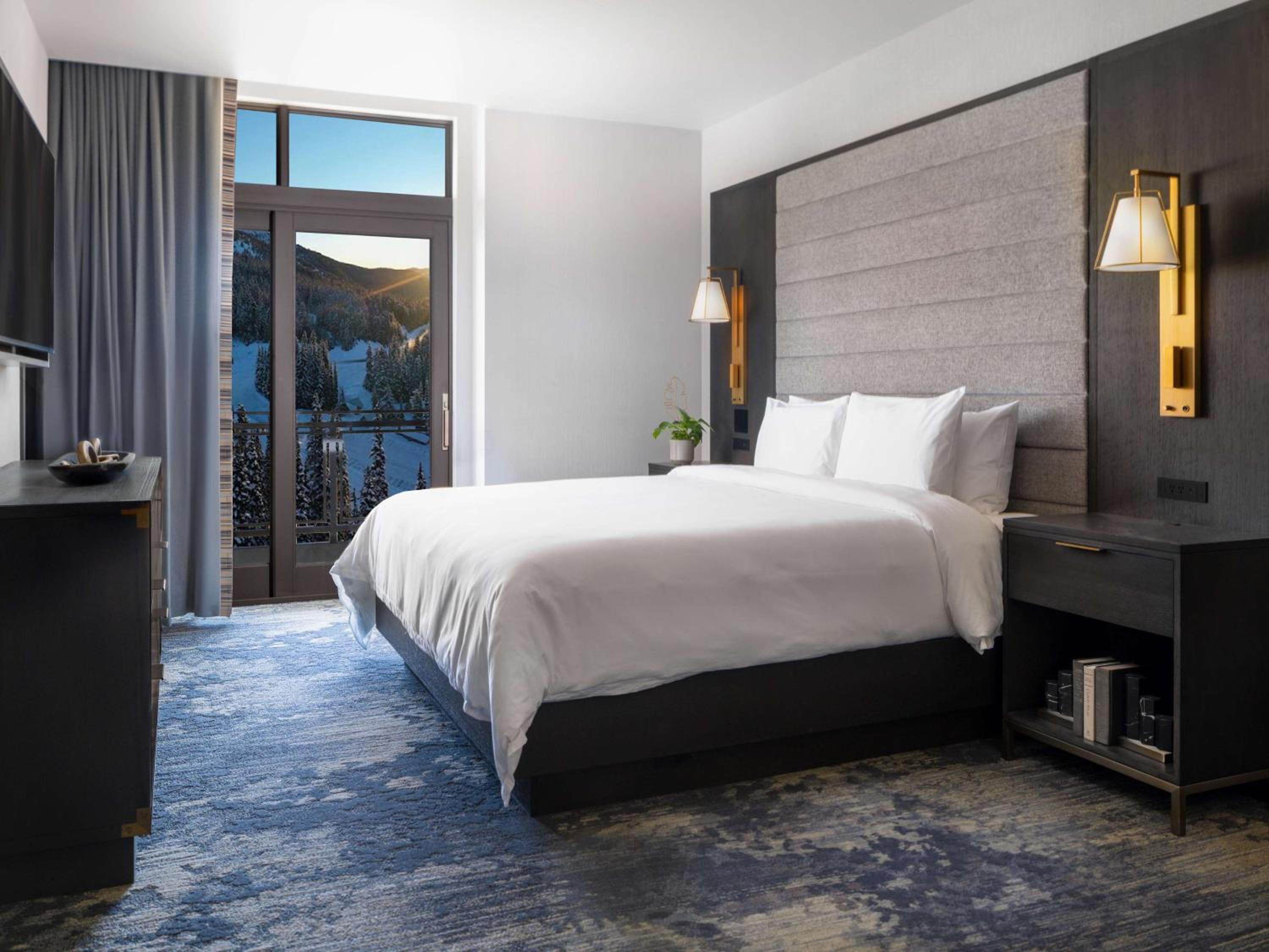 Grand Suite with Balcony - Photo 6