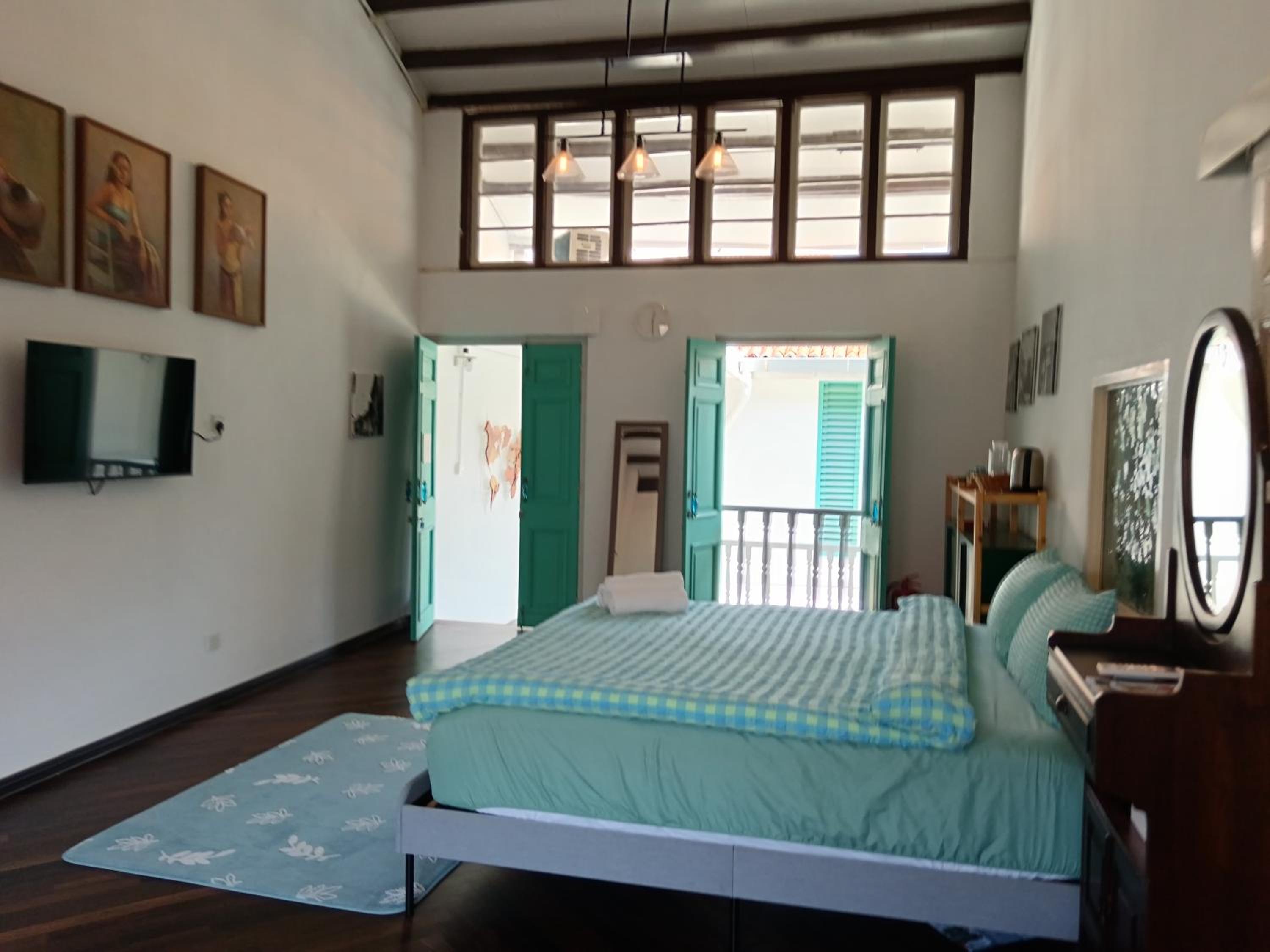Deluxe King Room - Photo 2