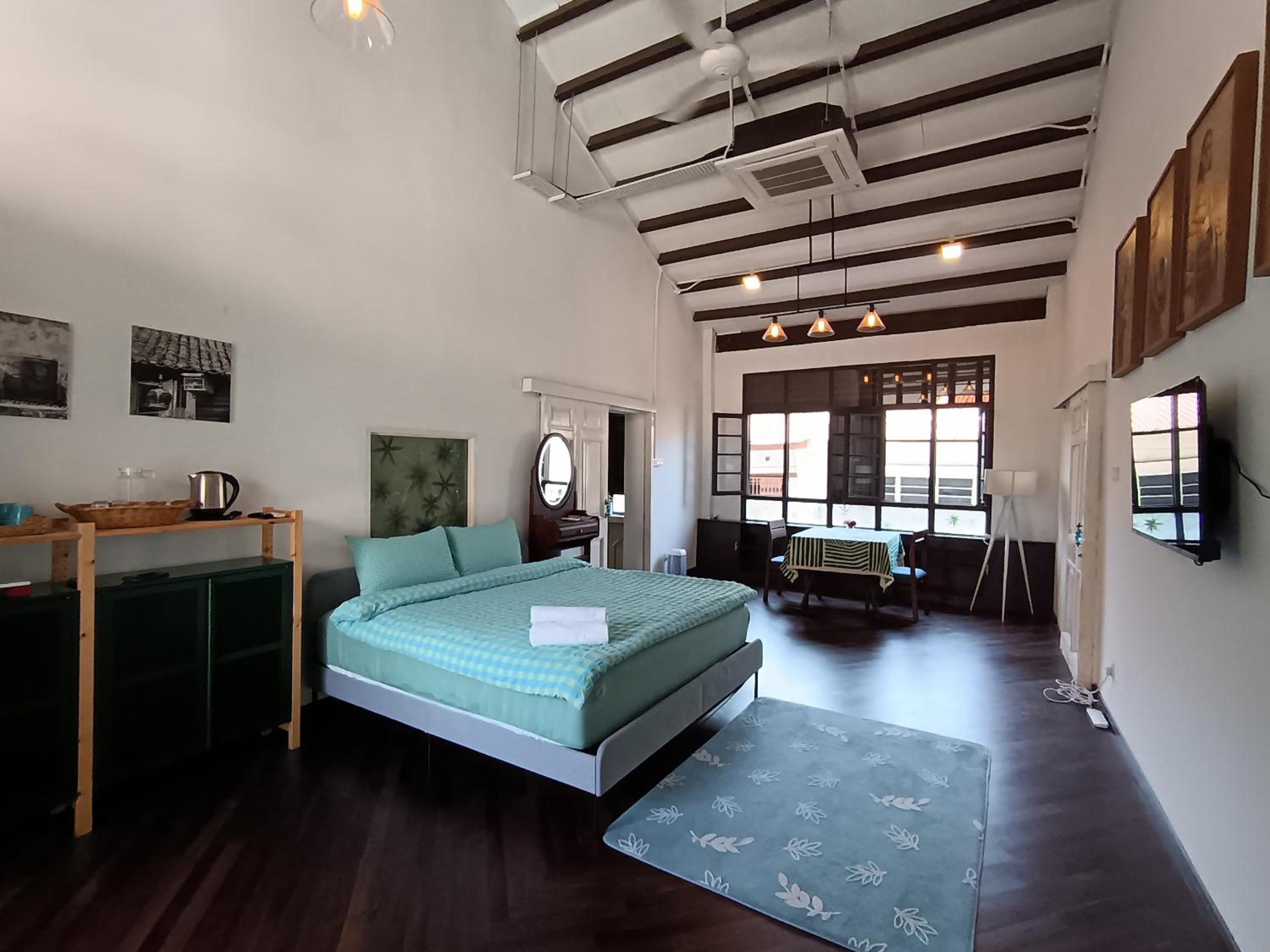 Deluxe King Room - Photo 20
