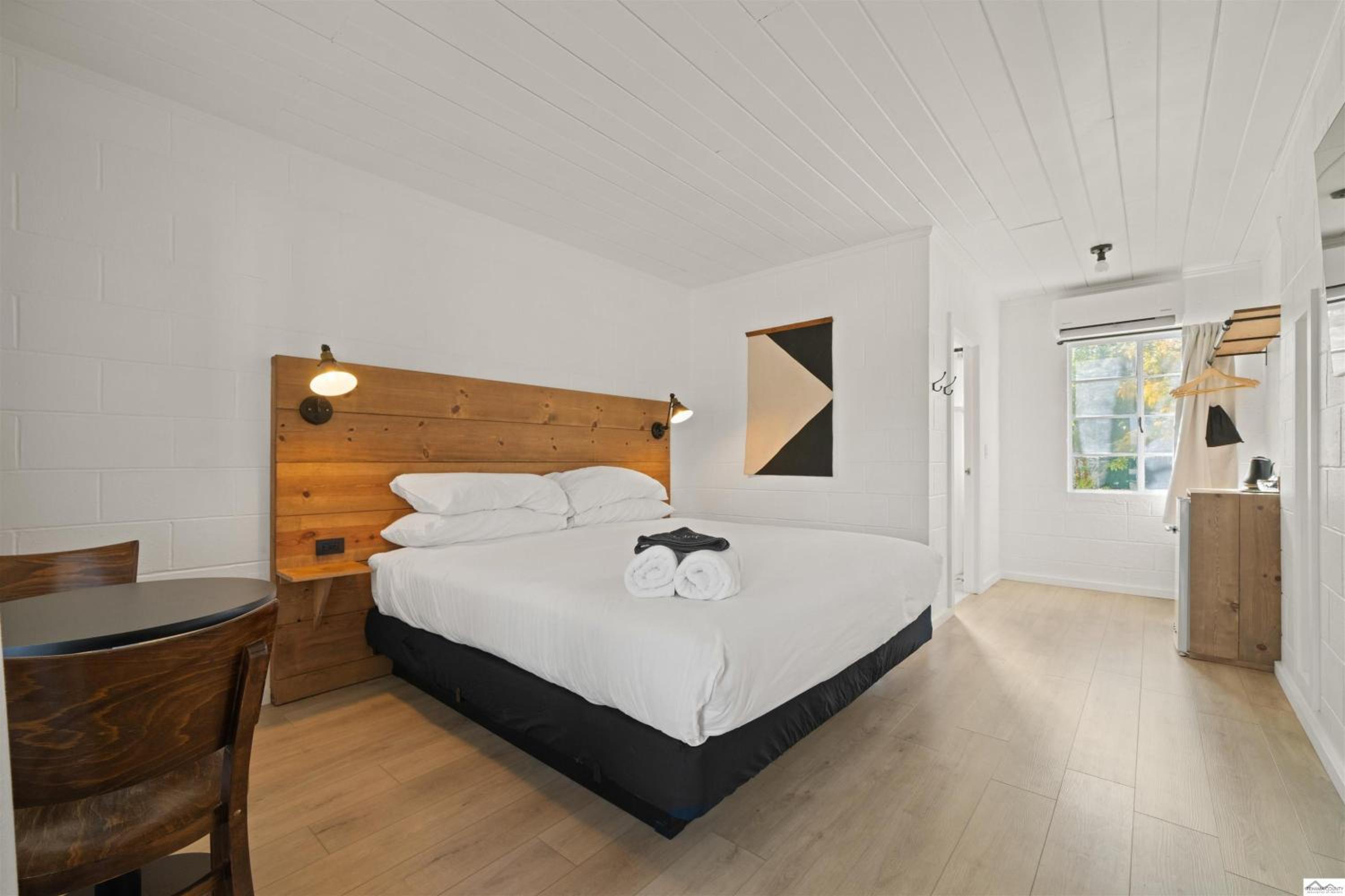 Deluxe King Room - Photo 3