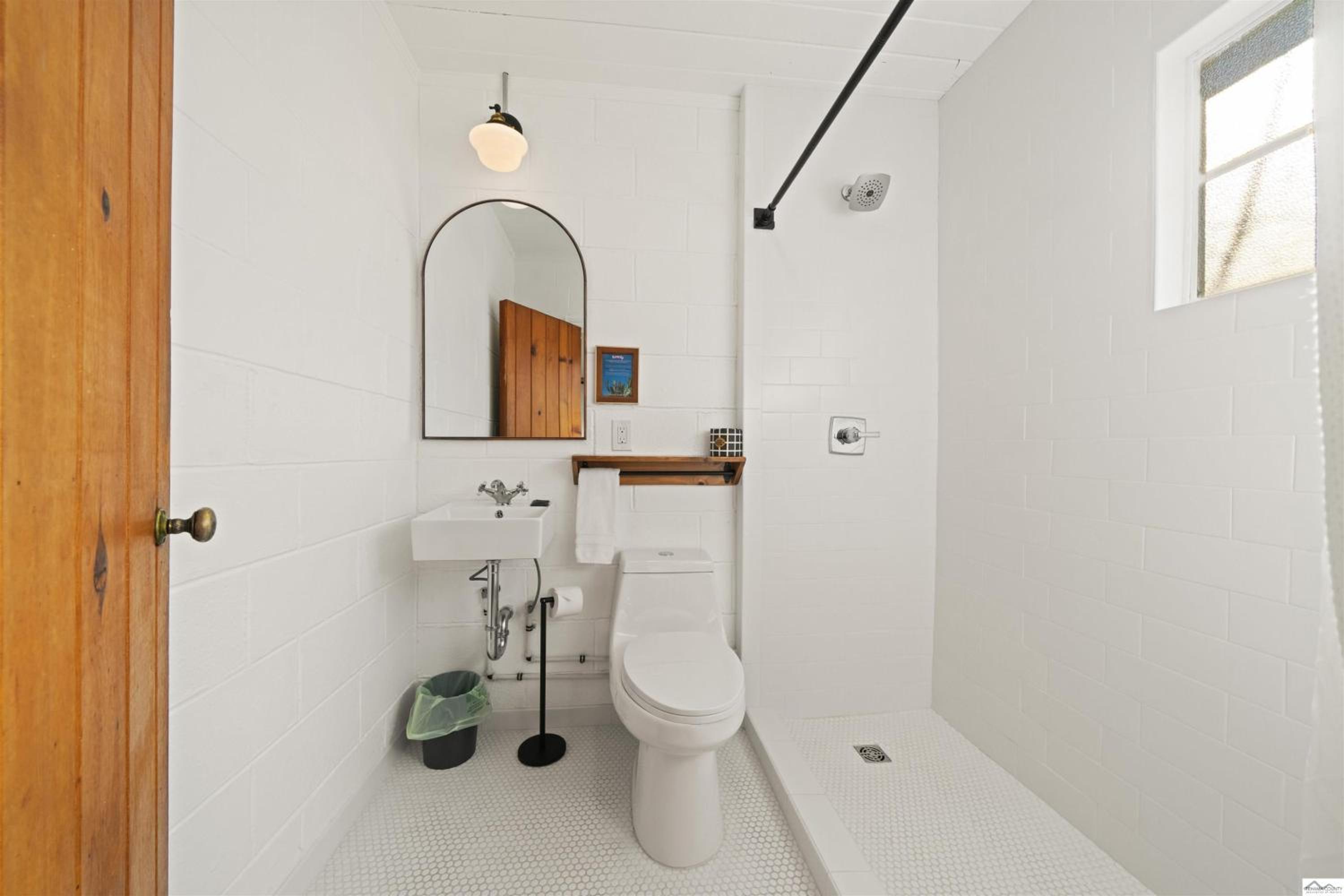 Deluxe King Room - Photo 5