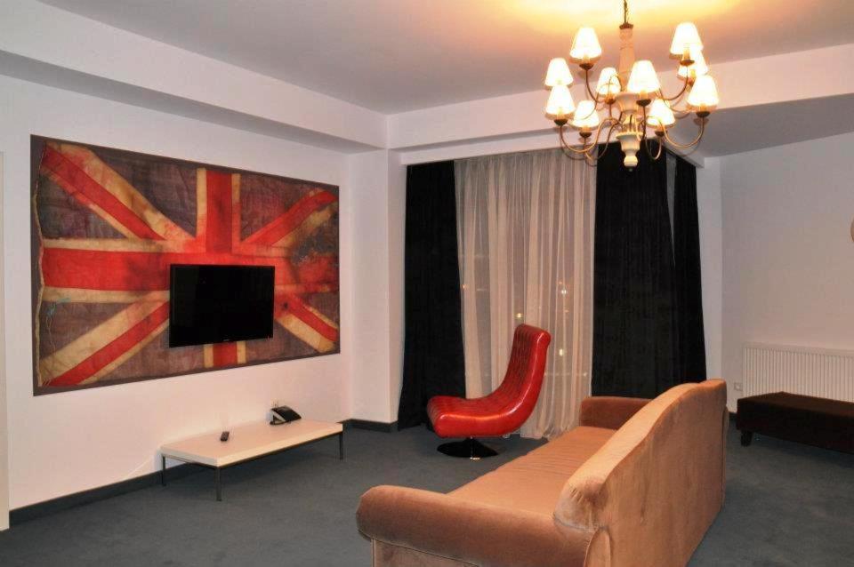 One-Bedroom Apartment - Photo 1