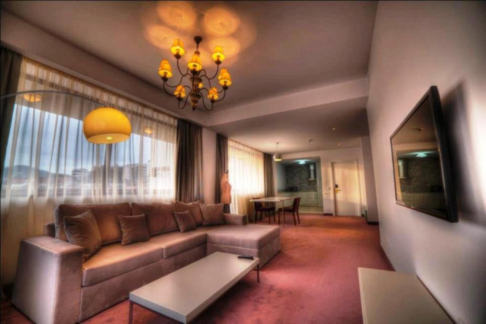 One-Bedroom Apartment - Photo 103