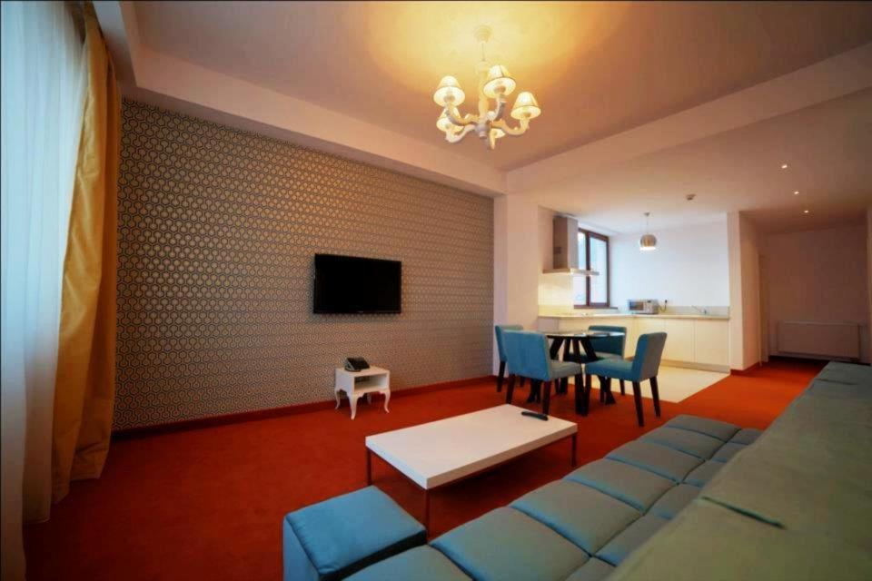 One-Bedroom Apartment - Photo 180