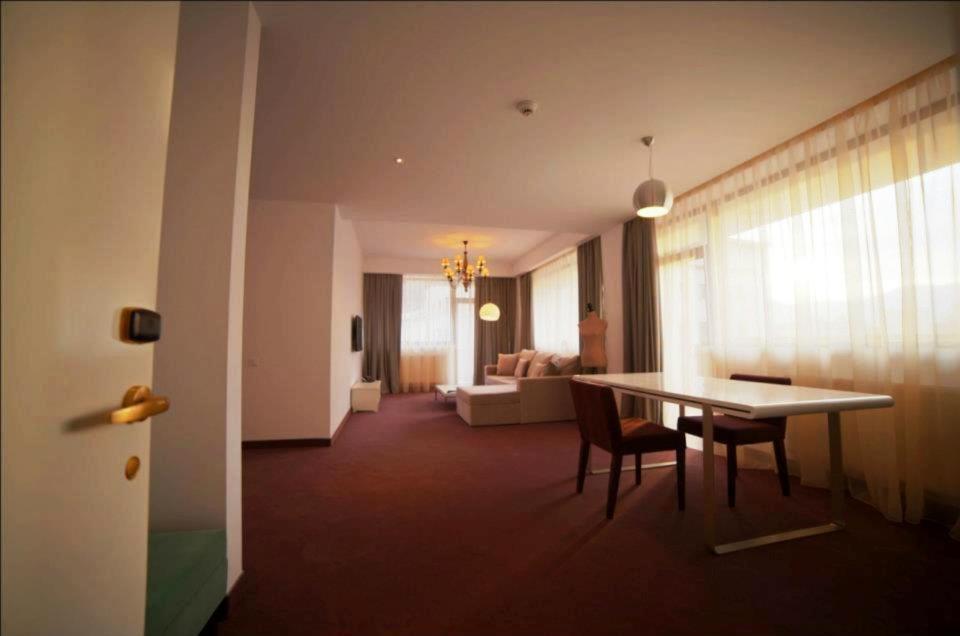 One-Bedroom Apartment - Photo 183
