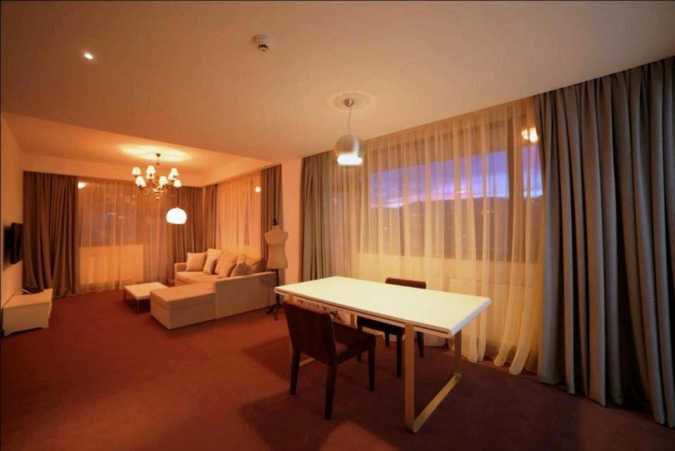 One-Bedroom Apartment - Photo 186