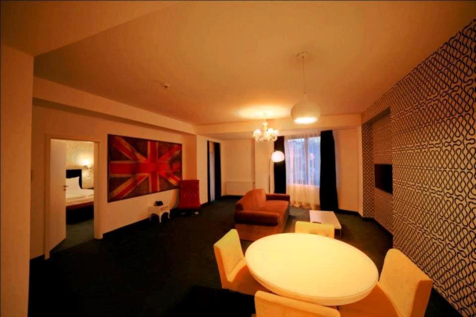 One-Bedroom Apartment - Photo 74