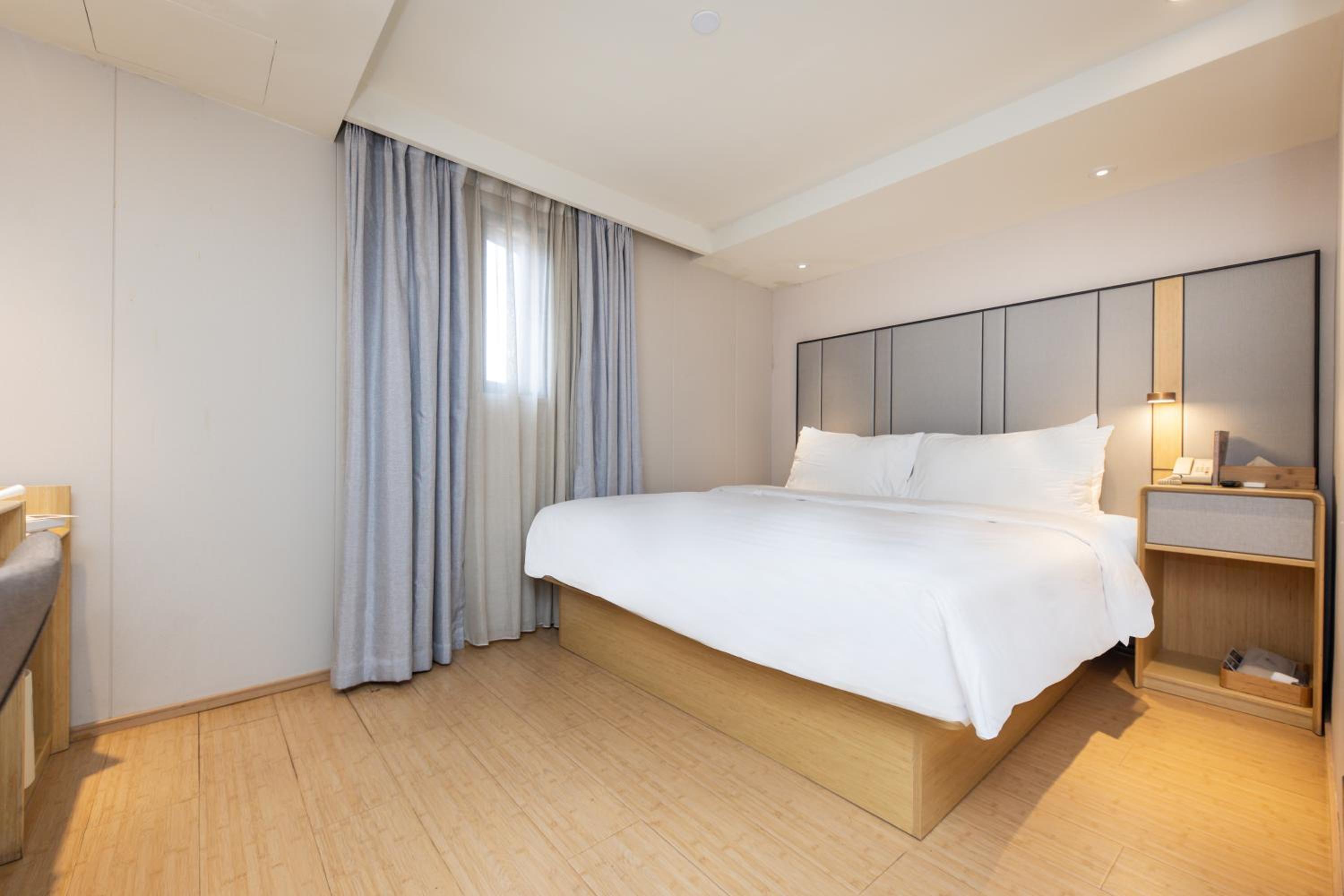 Queen Room A - 7th floor, No elevator, No window