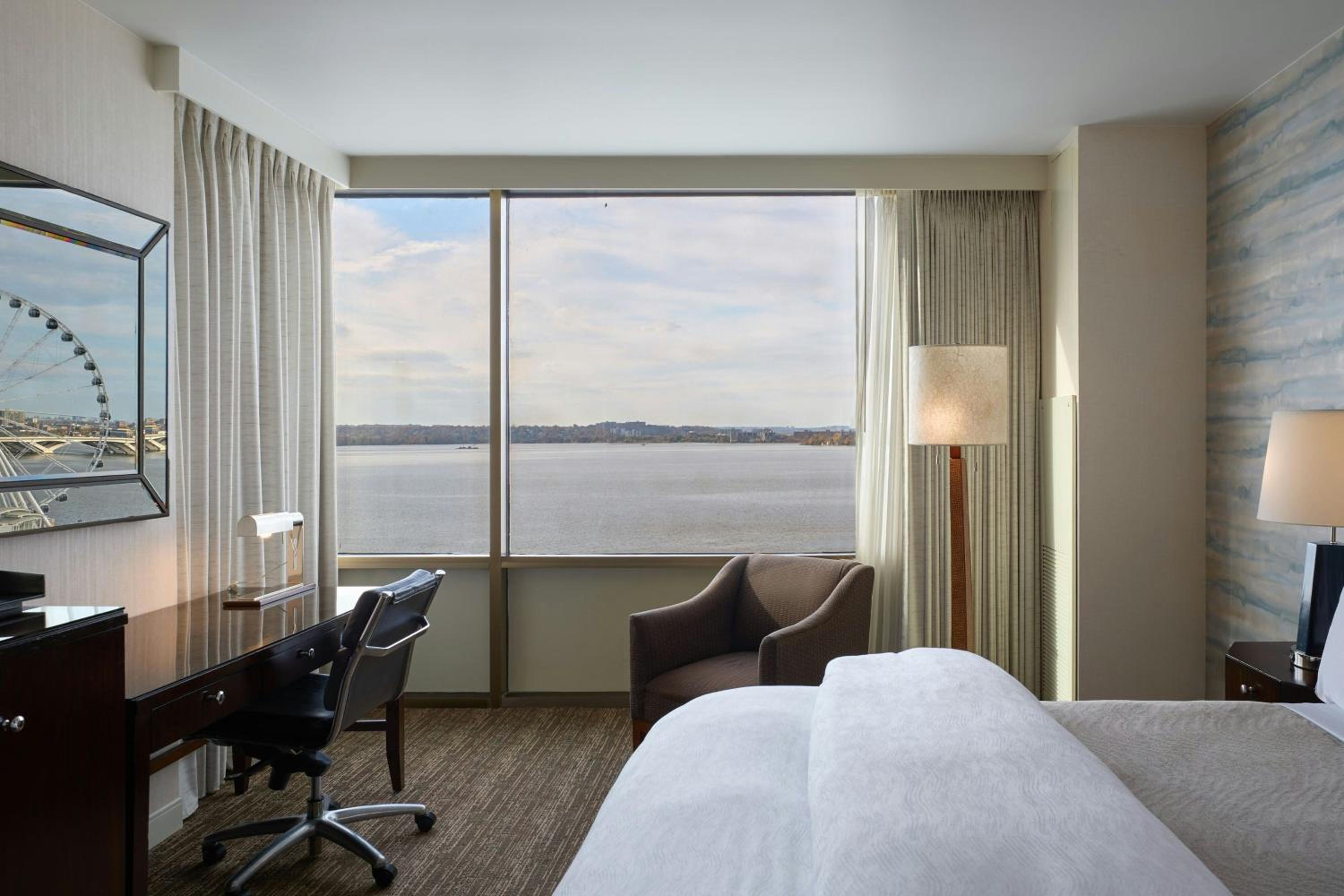 Deluxe King Room with Water View - Mobility/Hearing Accessible with Roll-In Shower photo 2