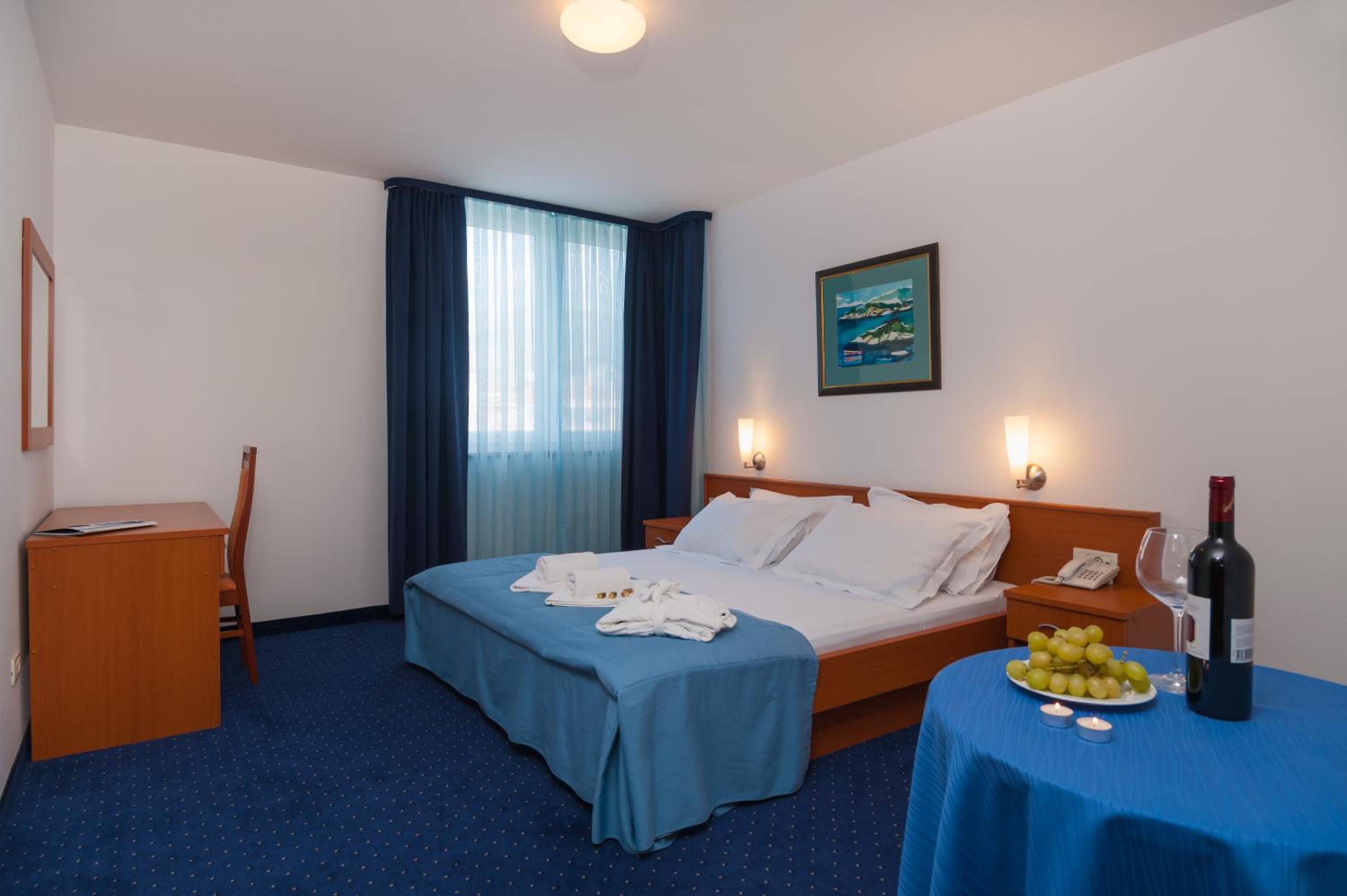 Double Room with Balcony - Photo 1
