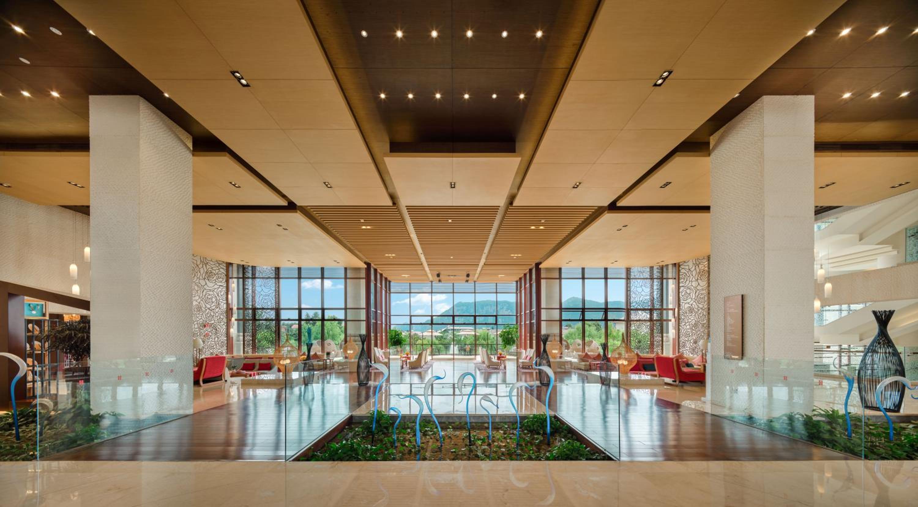 Standard King Room with Garden View and Lounge Access