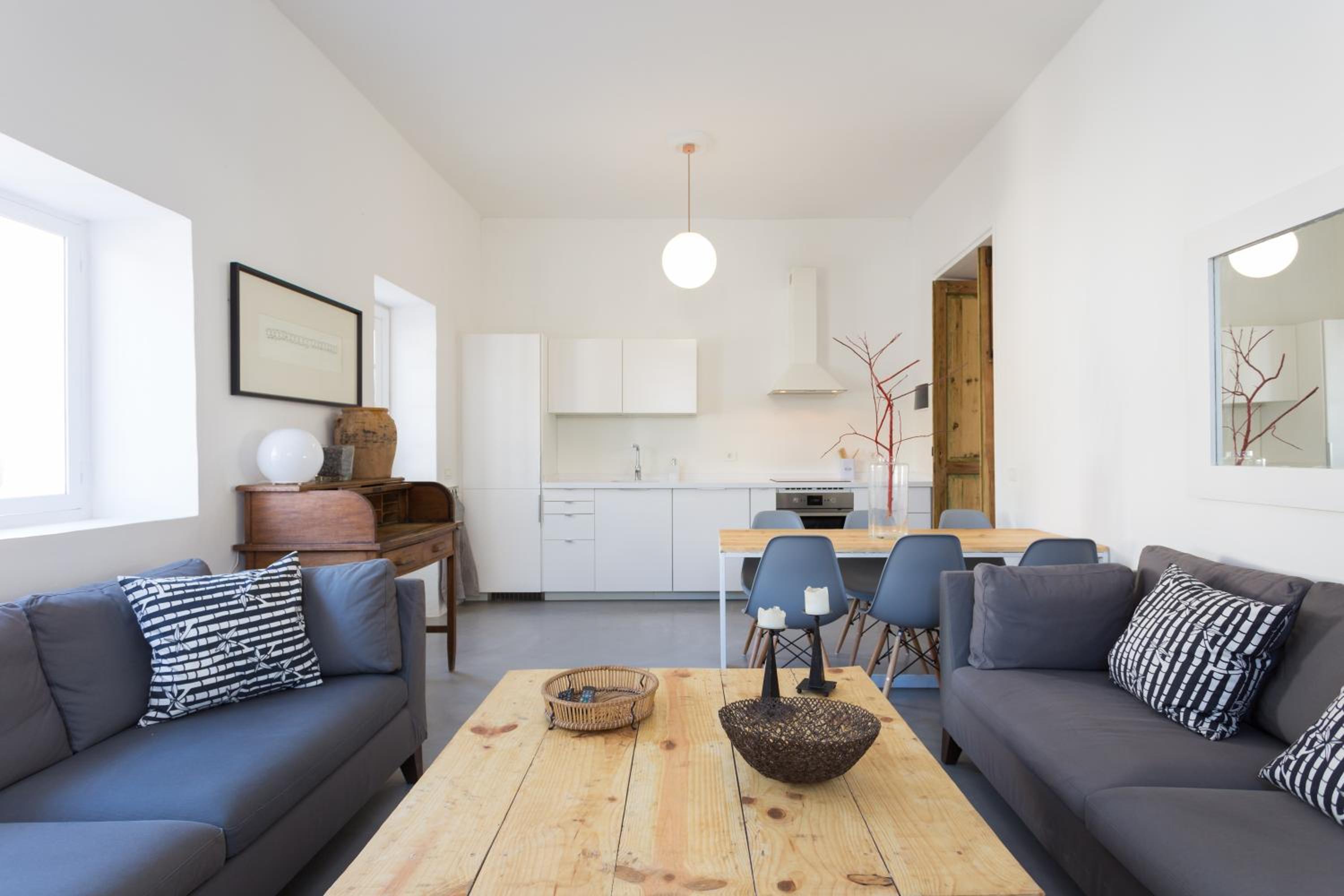 Townhouse de tres habitaciones con piscina.