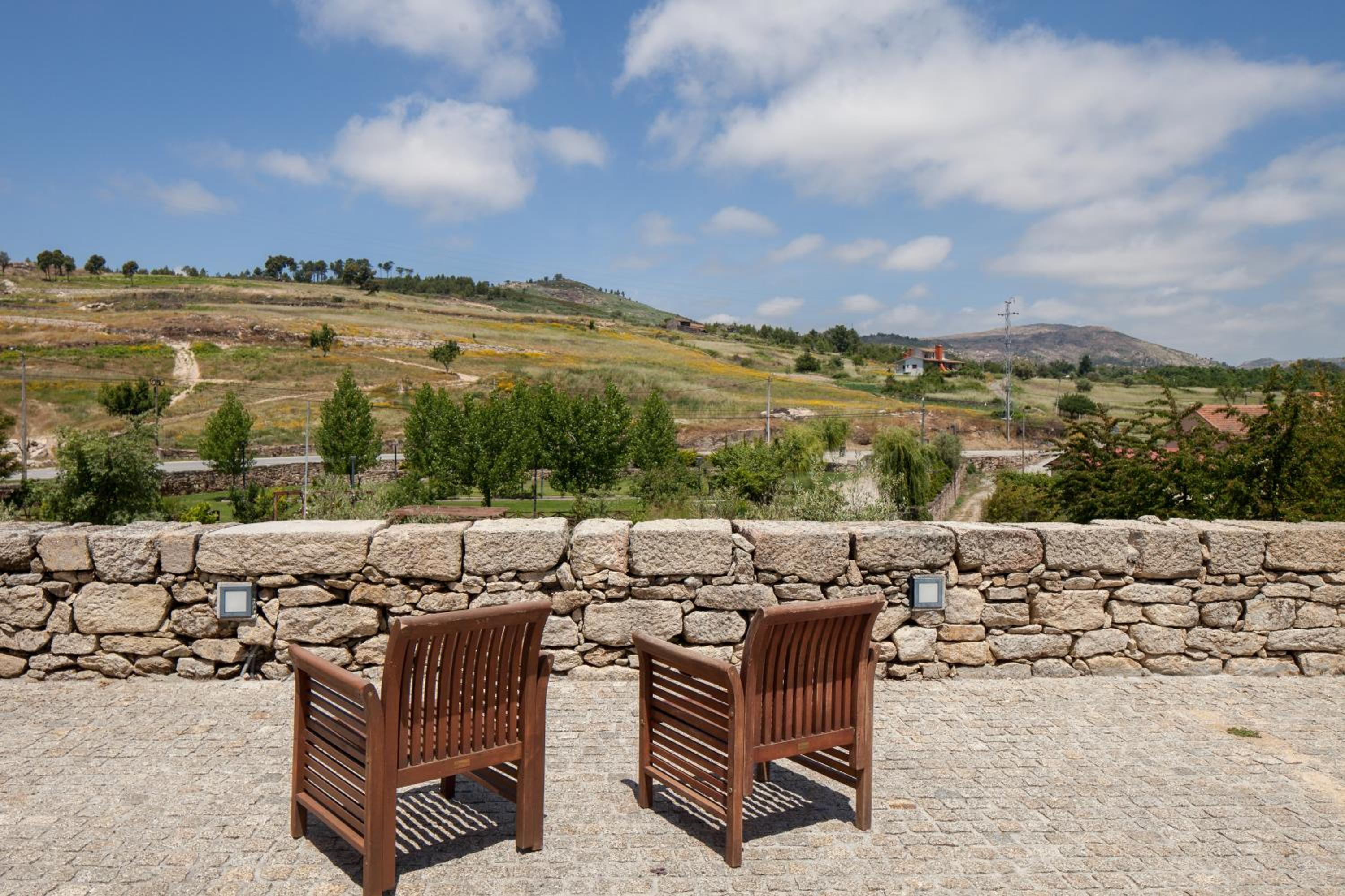 Deluxe Family Room with Terrace and Garden View photo 2