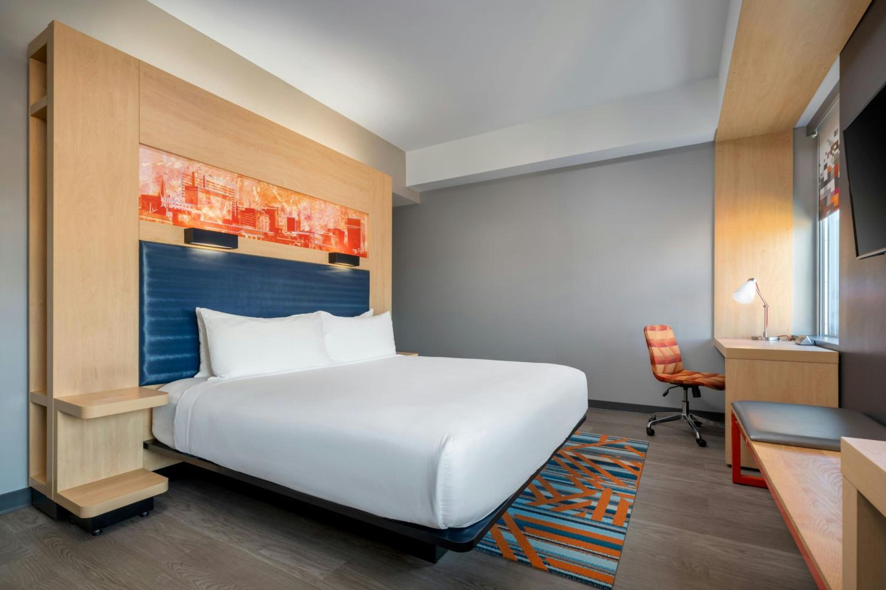 King Room with Roll-in Shower - Mobility and Hearing Accessible photo 3