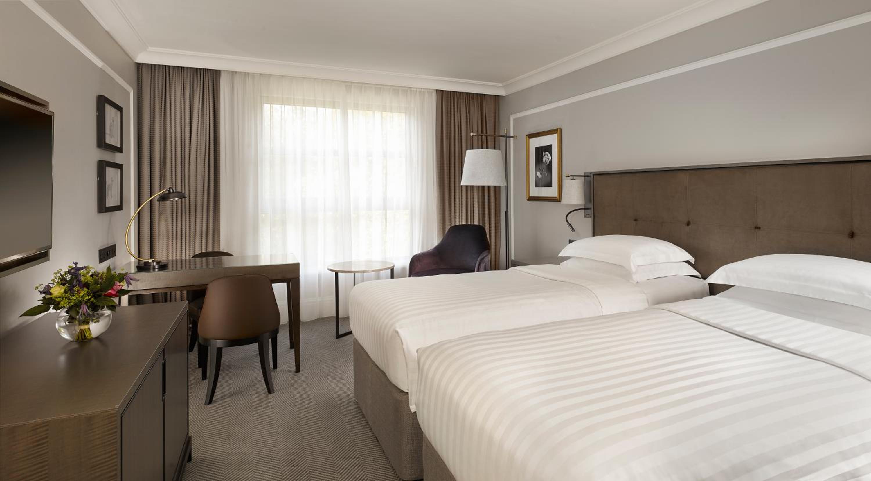 Twin Room - Club Access thumbnail 5