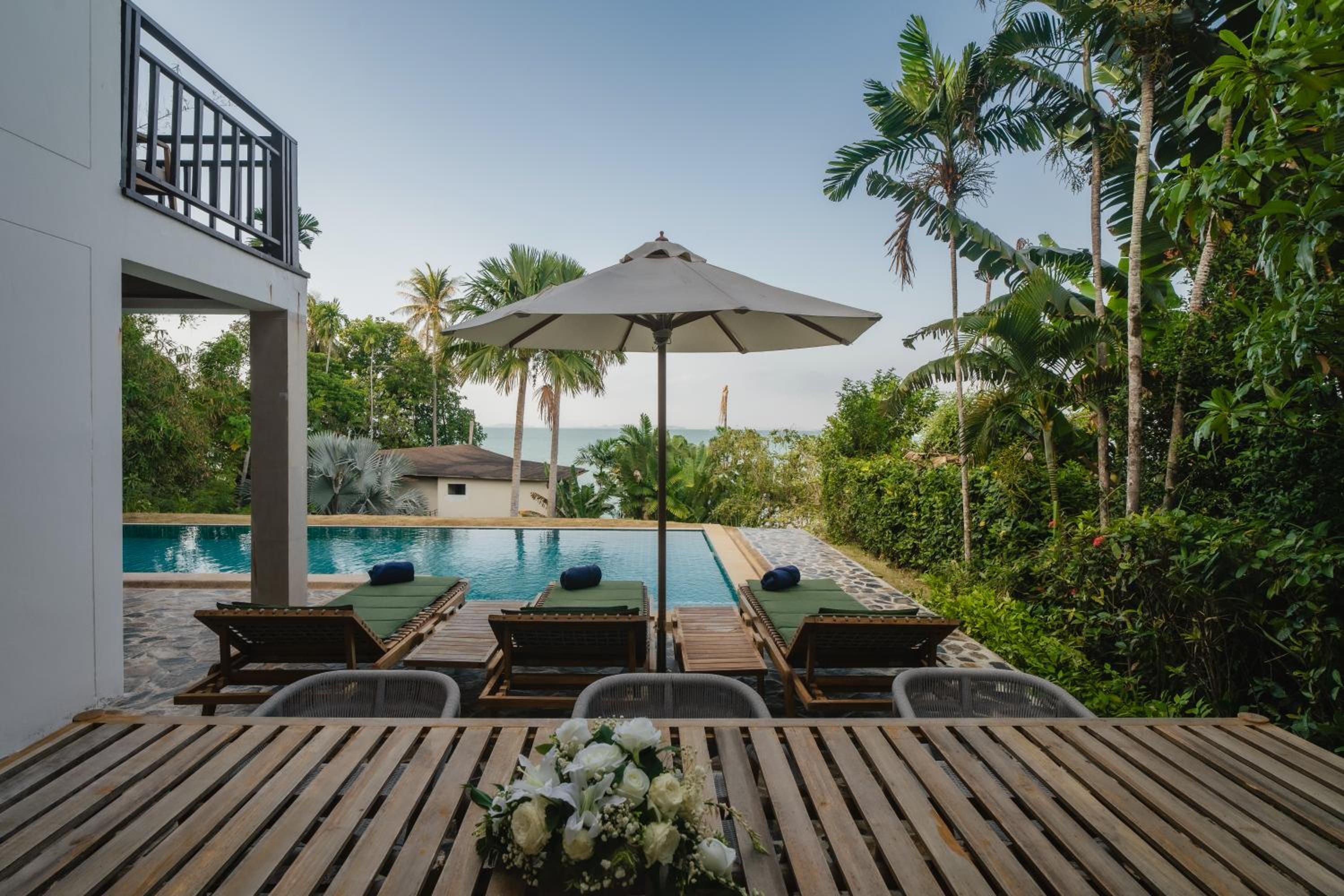 LUX 3-Bedroom Grand Sea View Pool Villa with Unlimited Free 24-Hour Water Shuttle Service