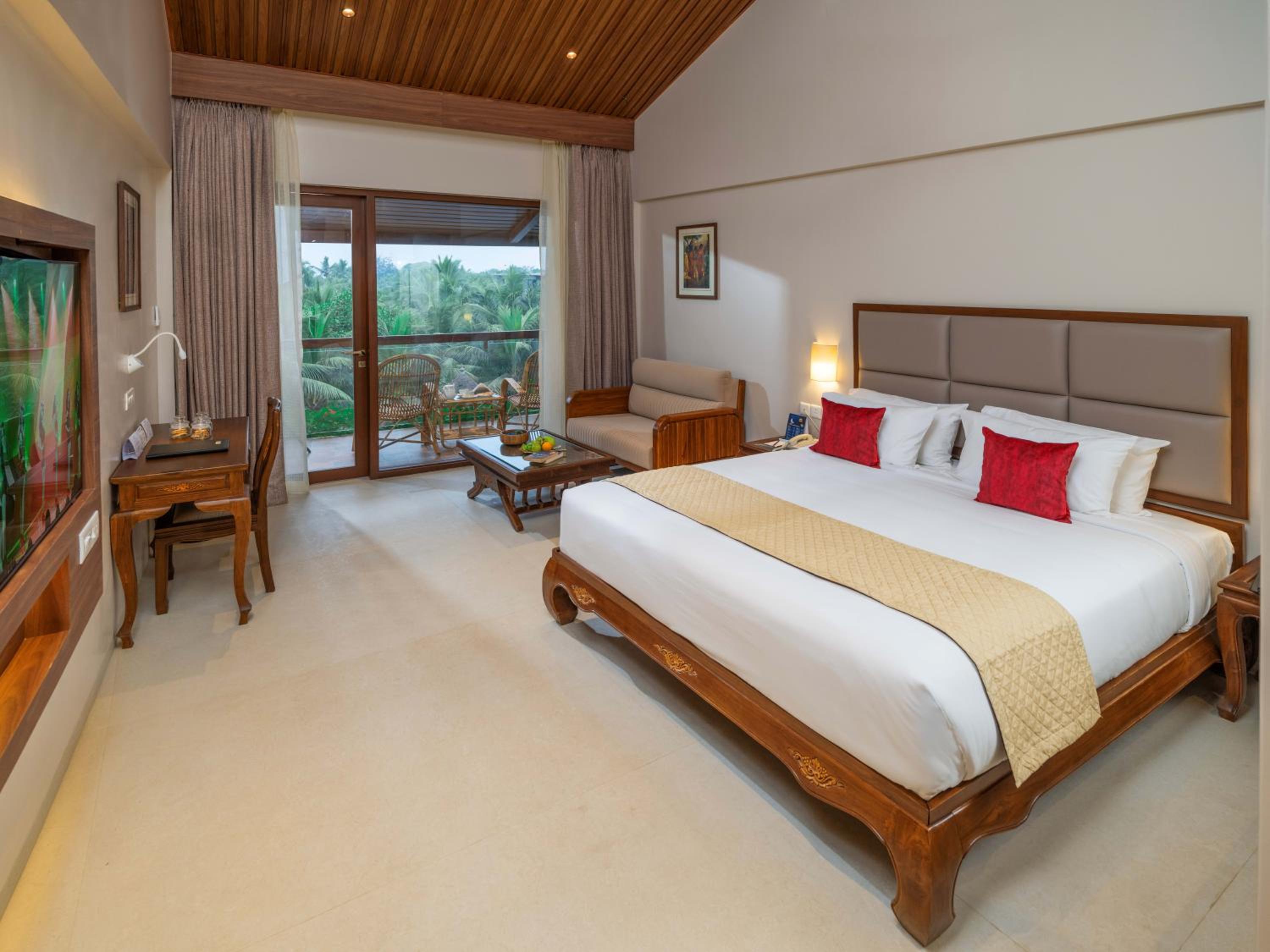 Deluxe Double Room with Balcony - Photo 1