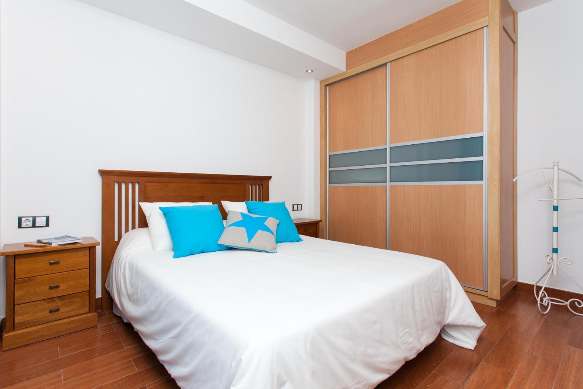 One-Bedroom Apartment photo 2