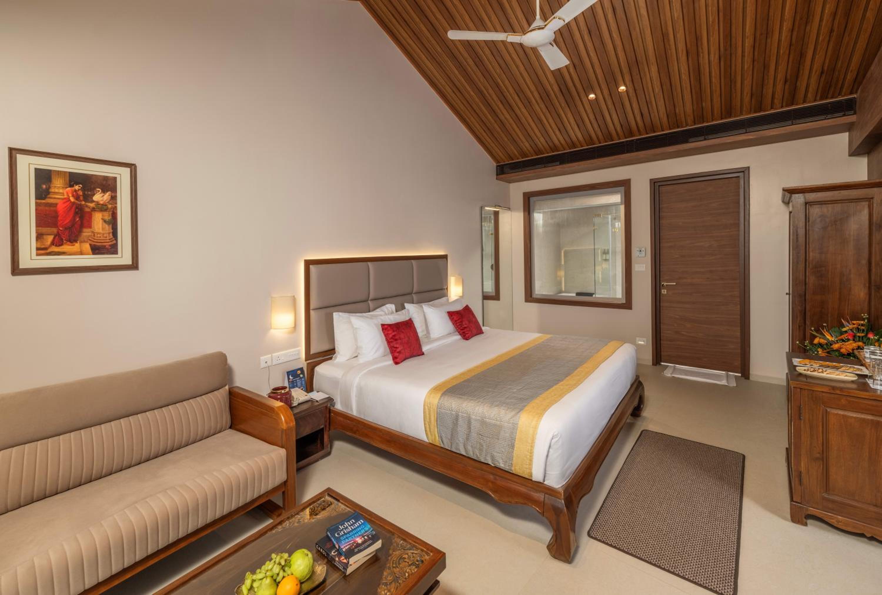 Deluxe Double Room with Balcony - Photo 2