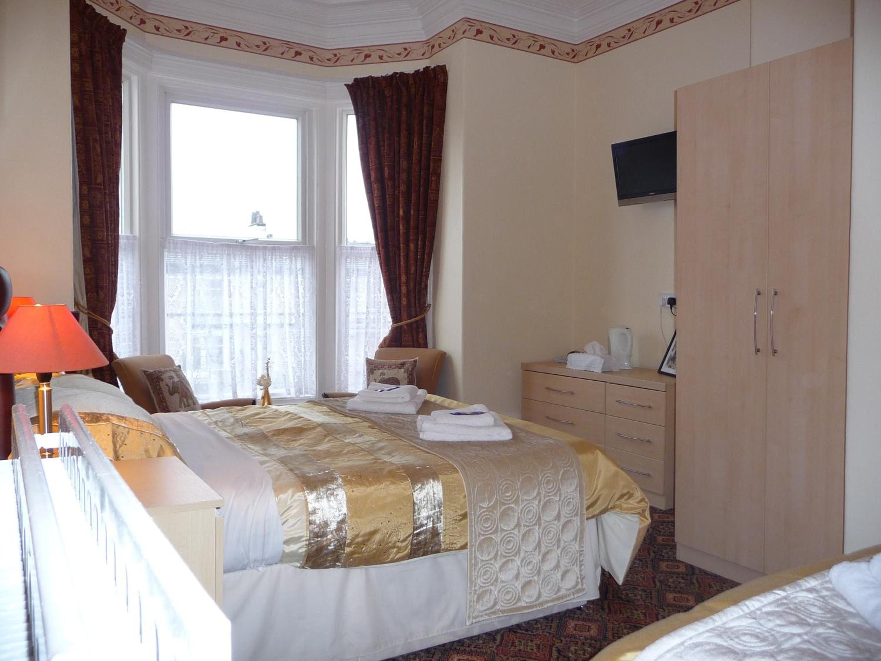Double Room - Photo 7