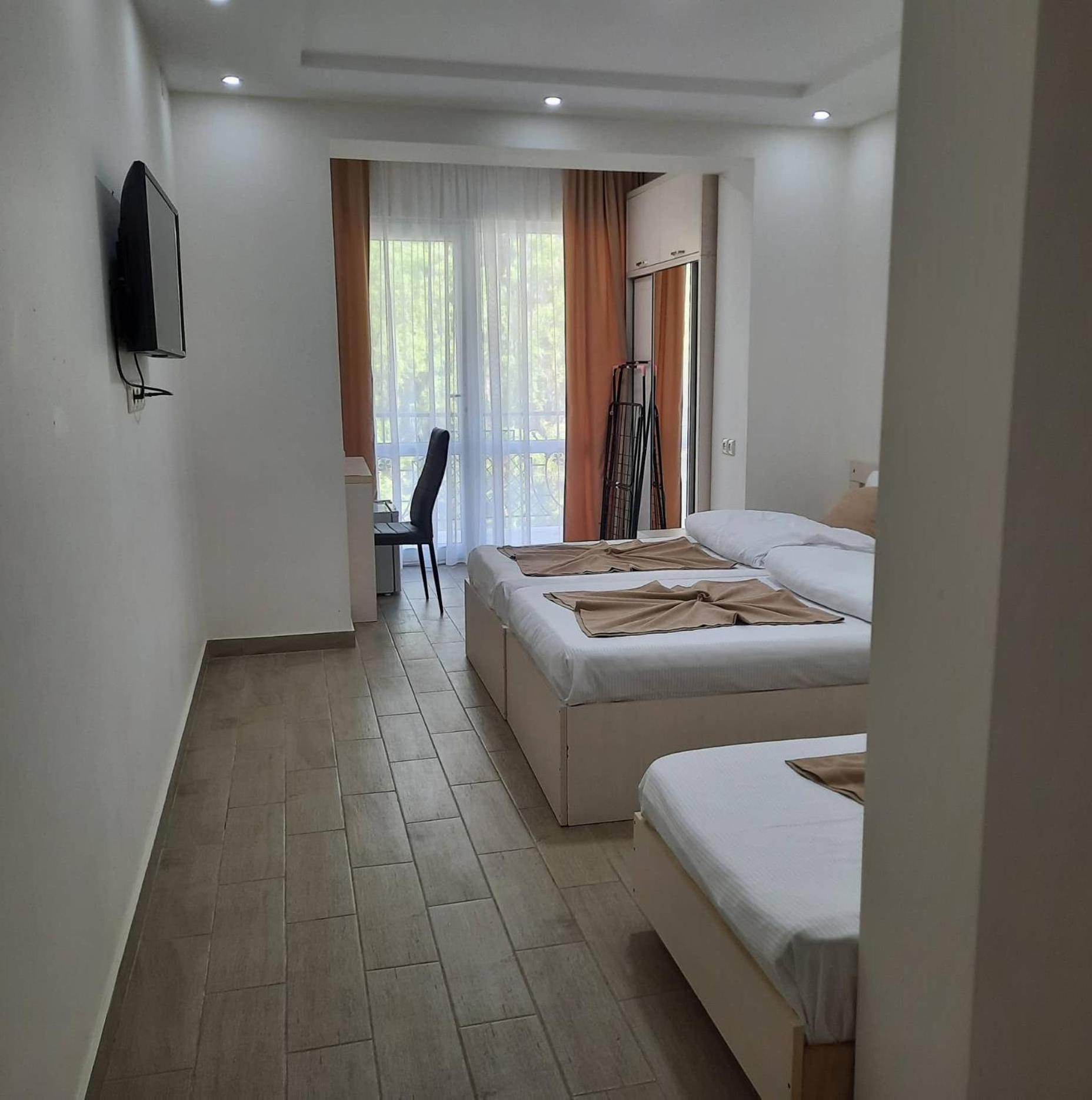 Standard Triple Room with Sea View - Photo 6