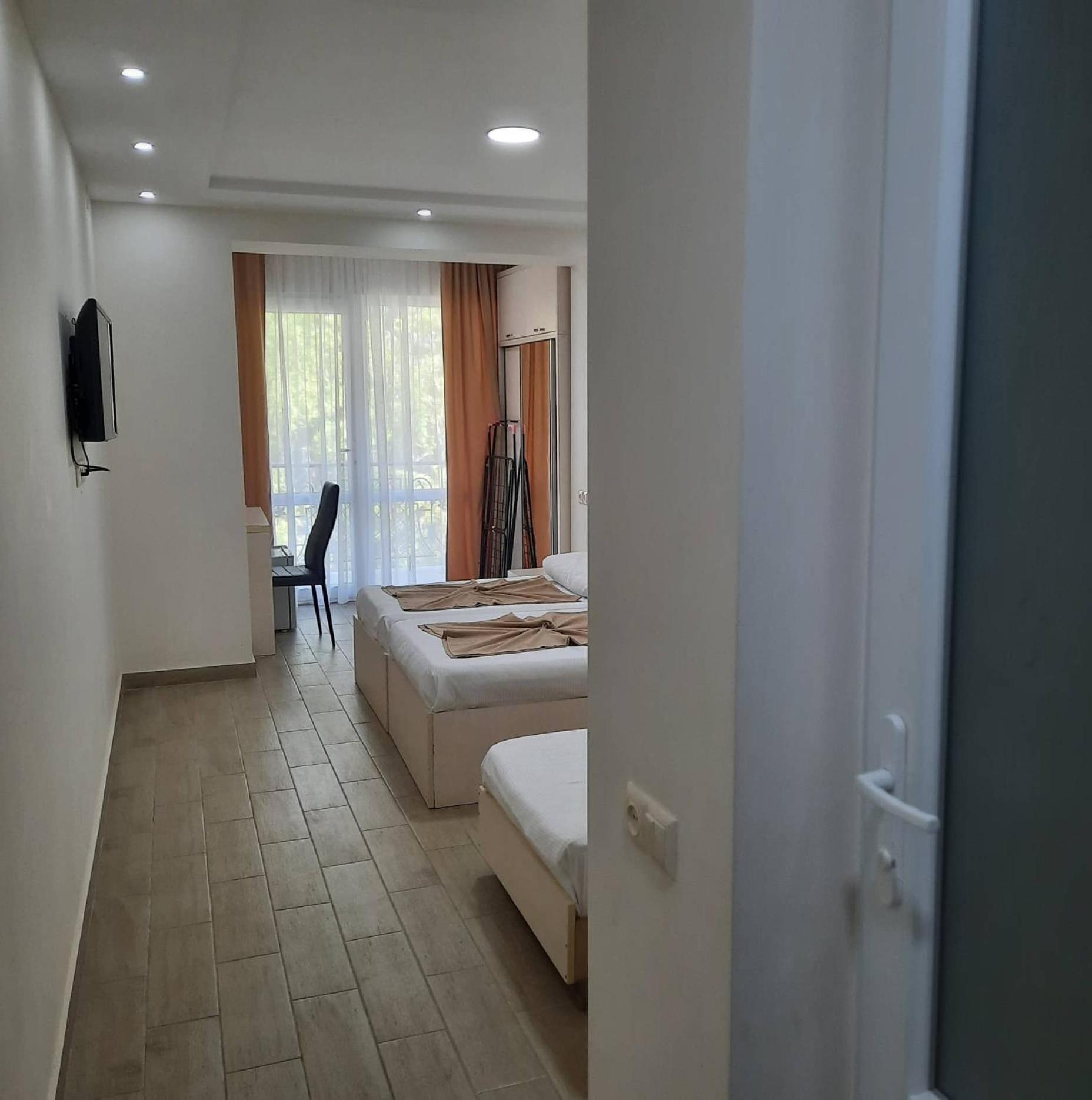 Standard Triple Room with Sea View - Photo 3