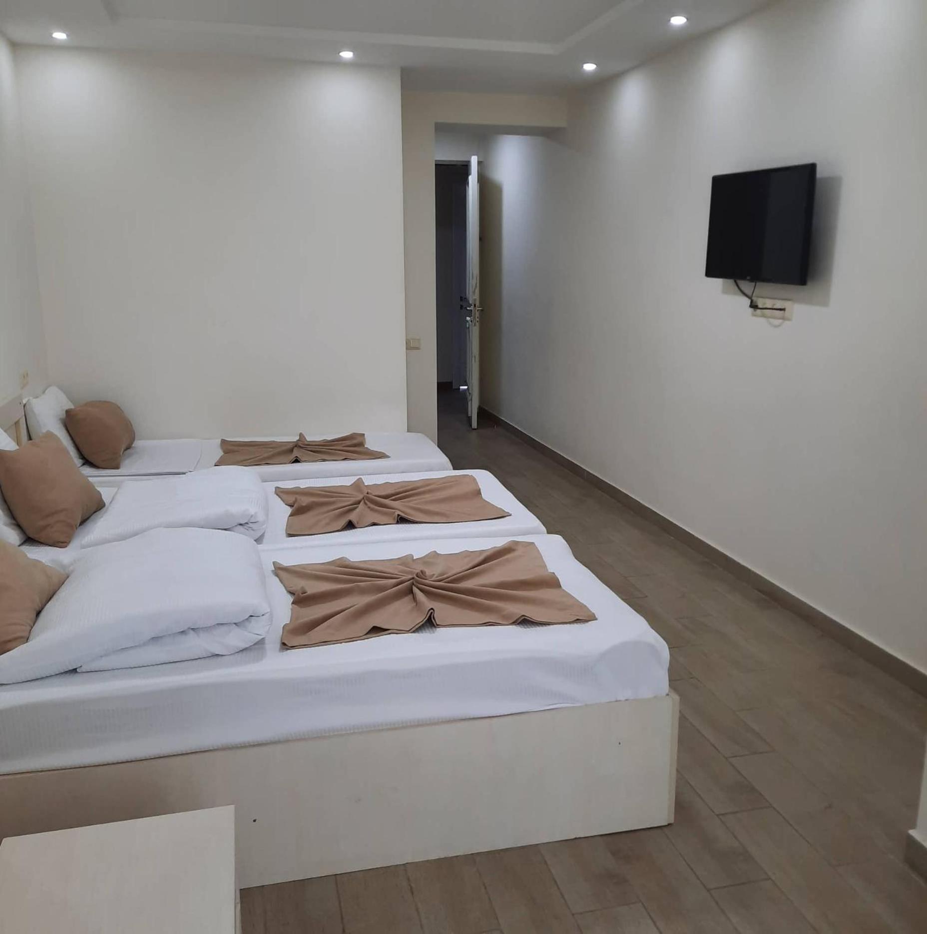 Standard Triple Room with Sea View - Photo 4