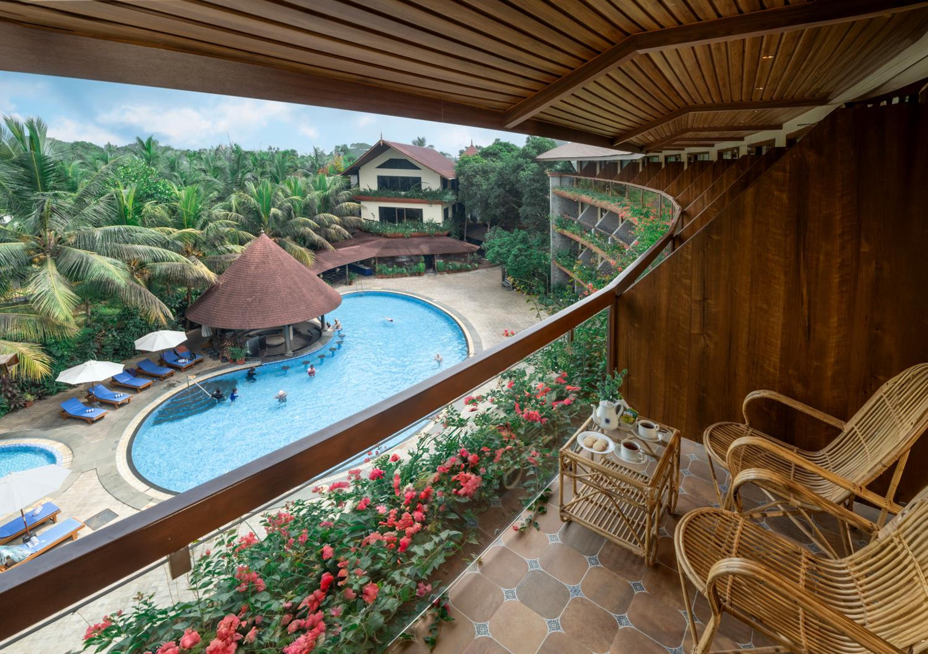 Deluxe Double Room with Balcony - Photo 4