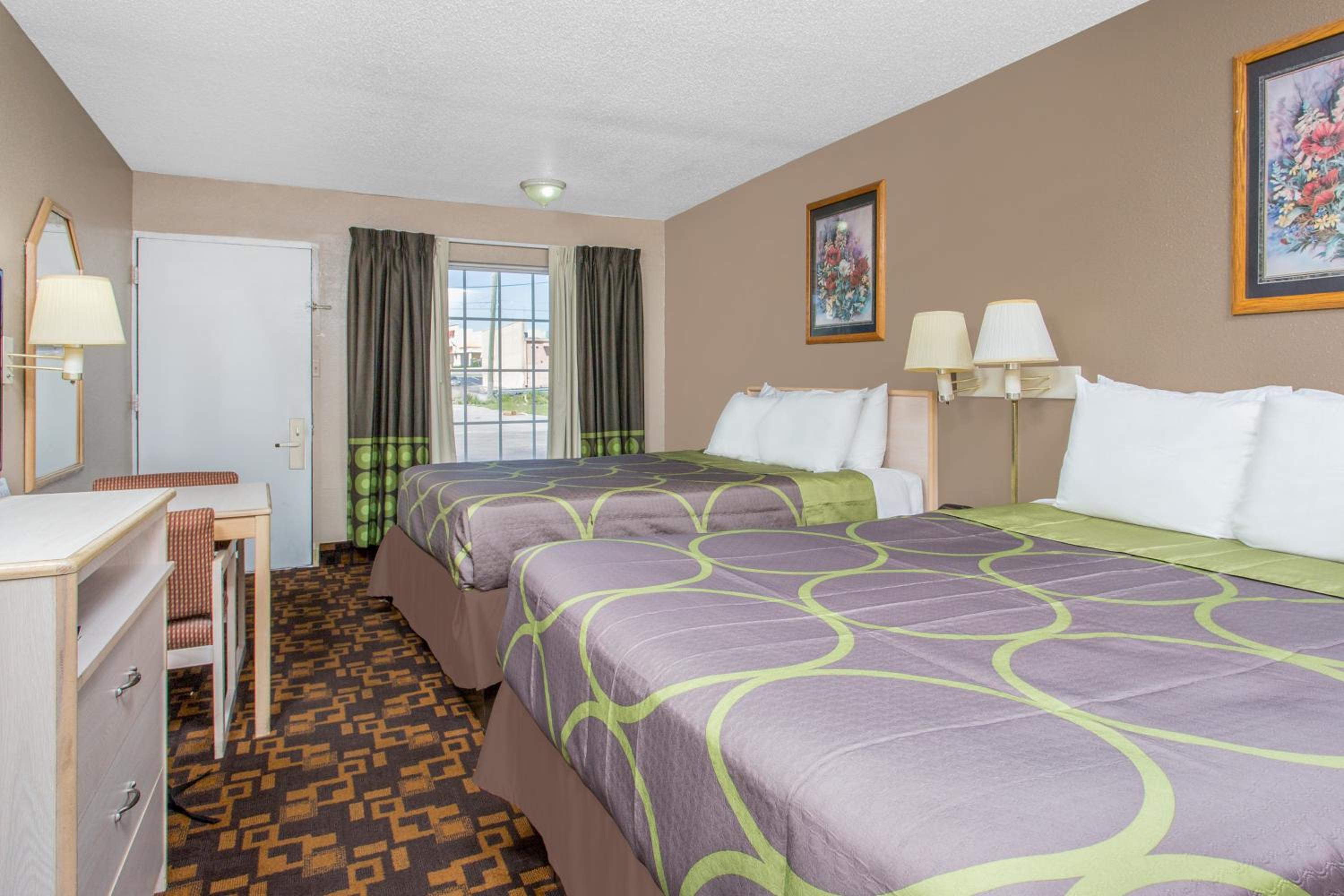 Queen Room with Two Queen Beds - Non-Smoking - Photo 1