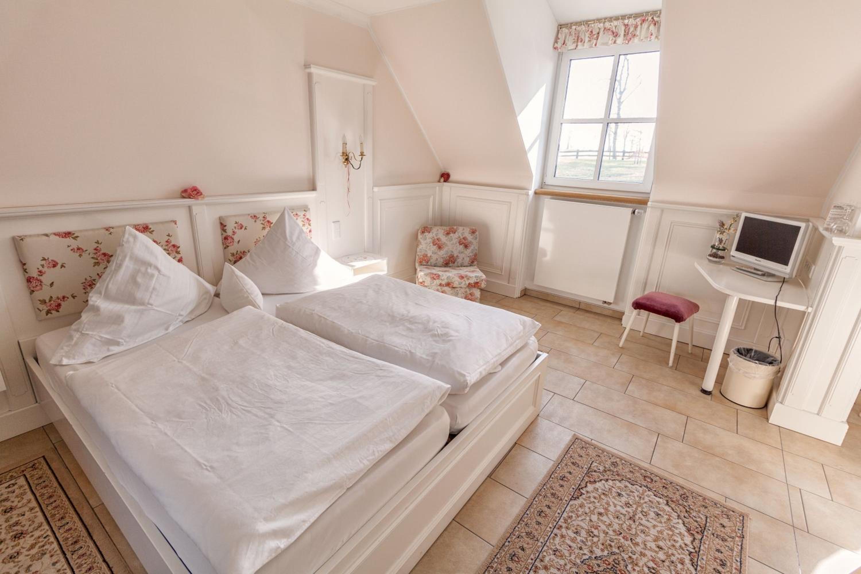 Quadruple Room - Photo 5