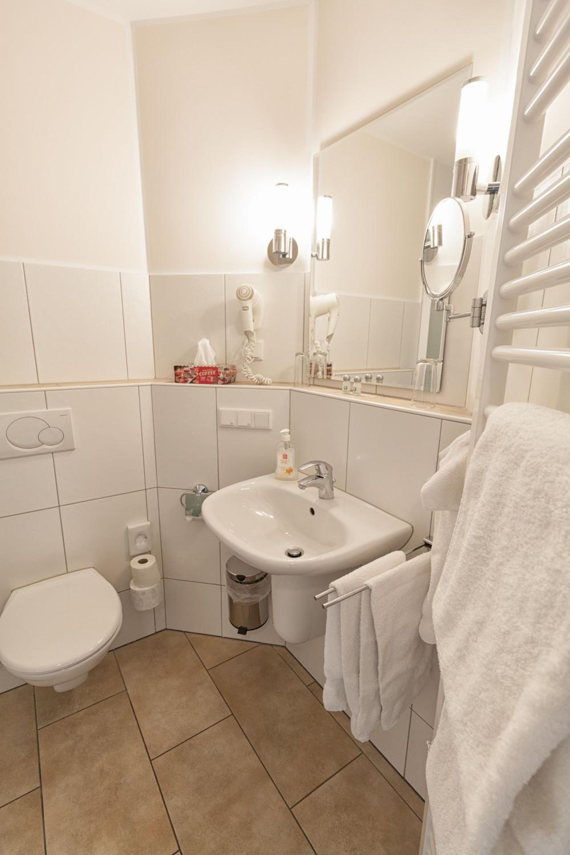 Double Room - Photo 6