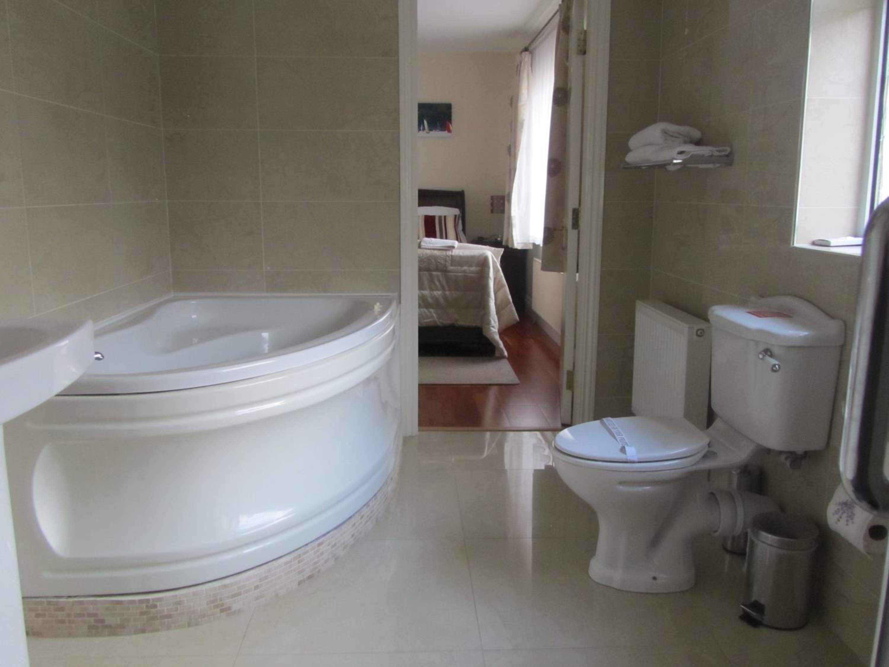 Double Room with whirlpool bath photo 3