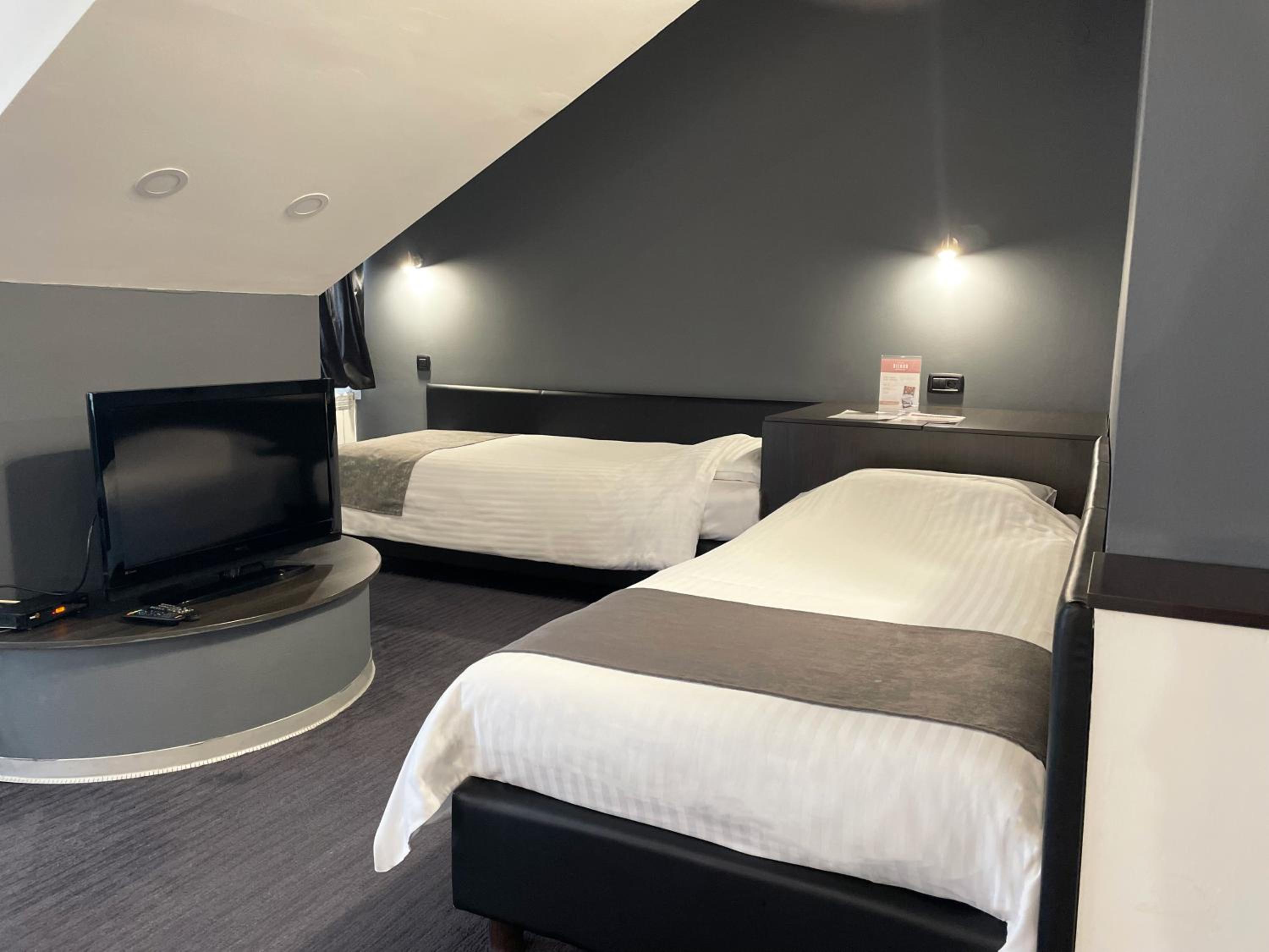 Deluxe Suite - Photo 7