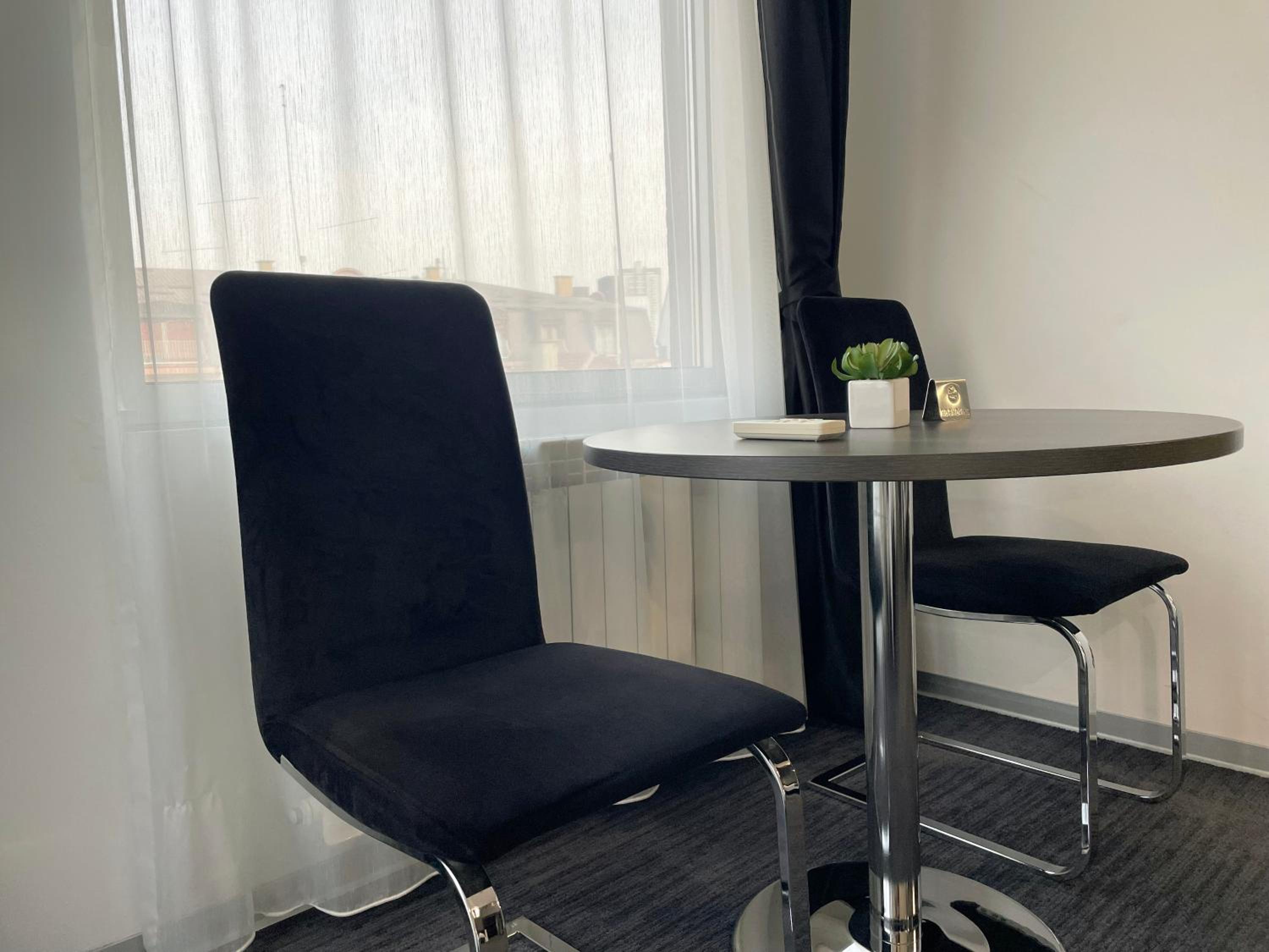 Deluxe Suite - Photo 3