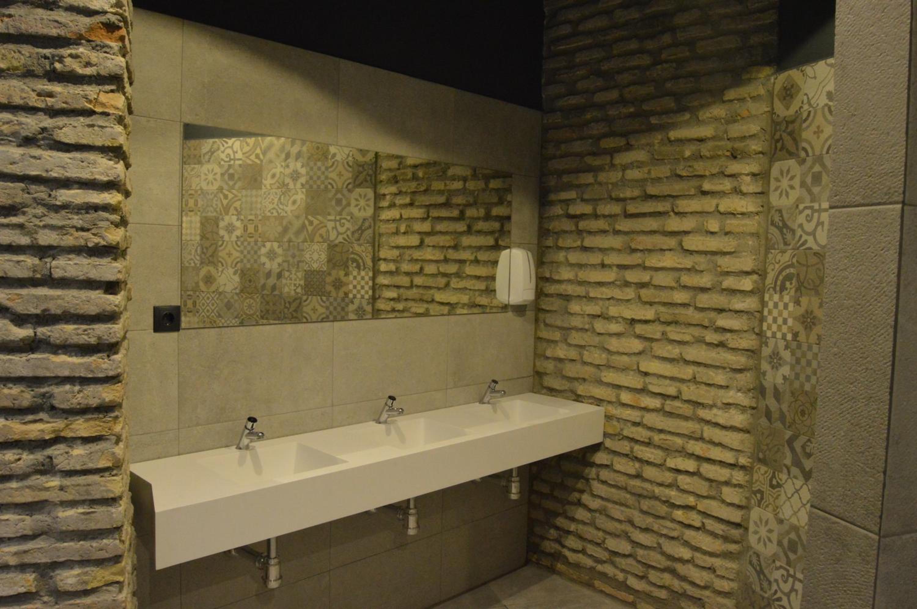 Cama en Habitación Compartida Femenina de 8 Camas