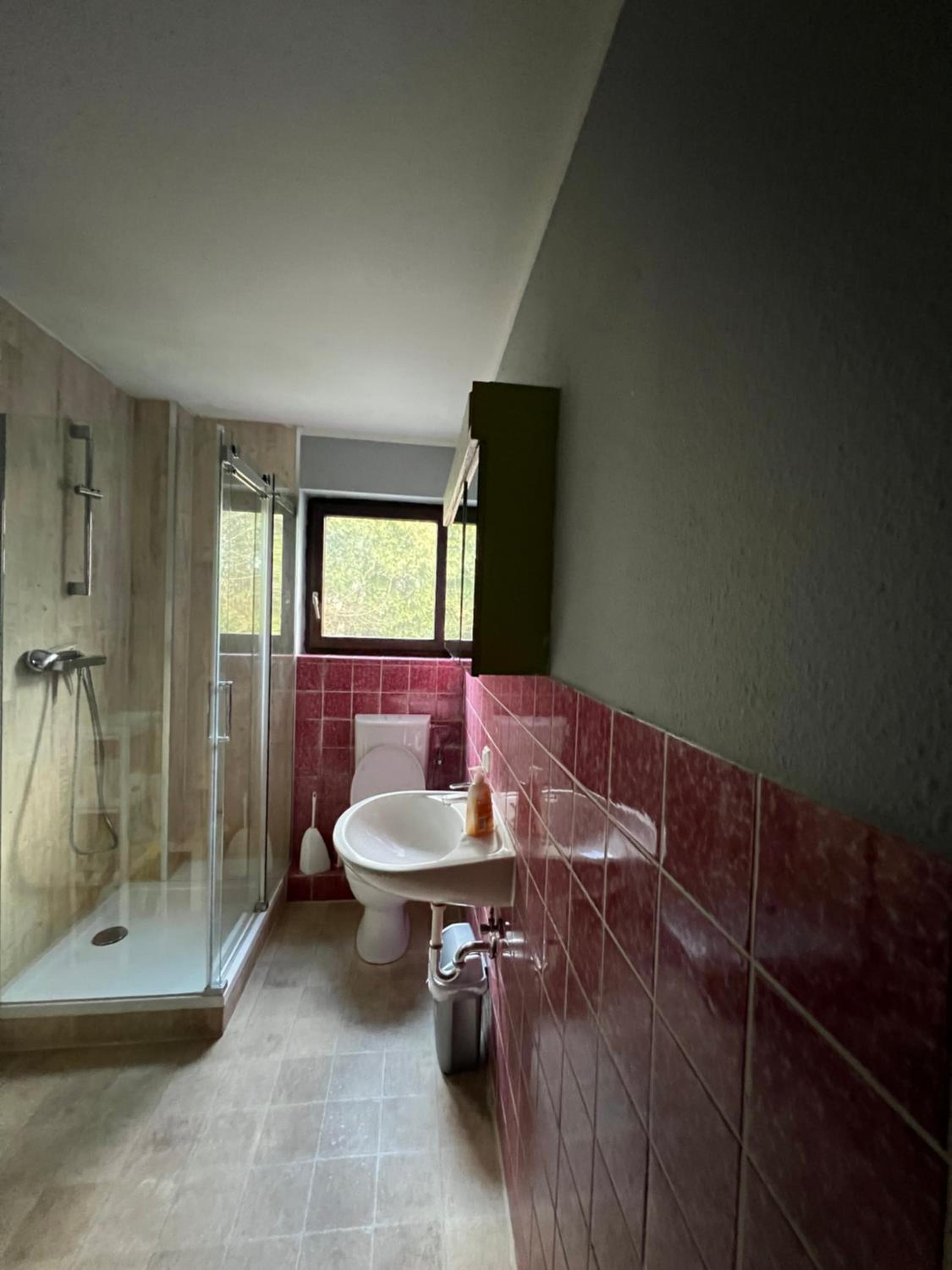 Six-Bedroom House photo 1