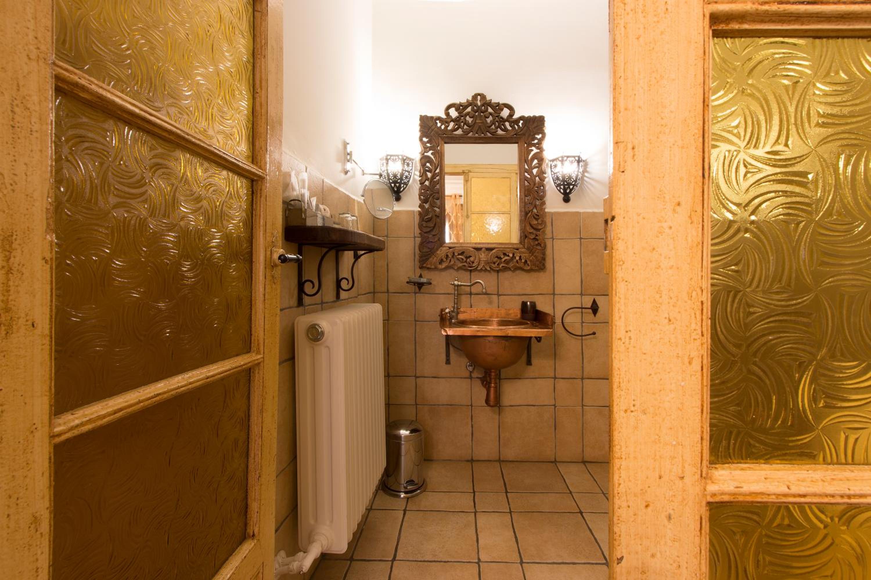 Twin Room - Photo 11