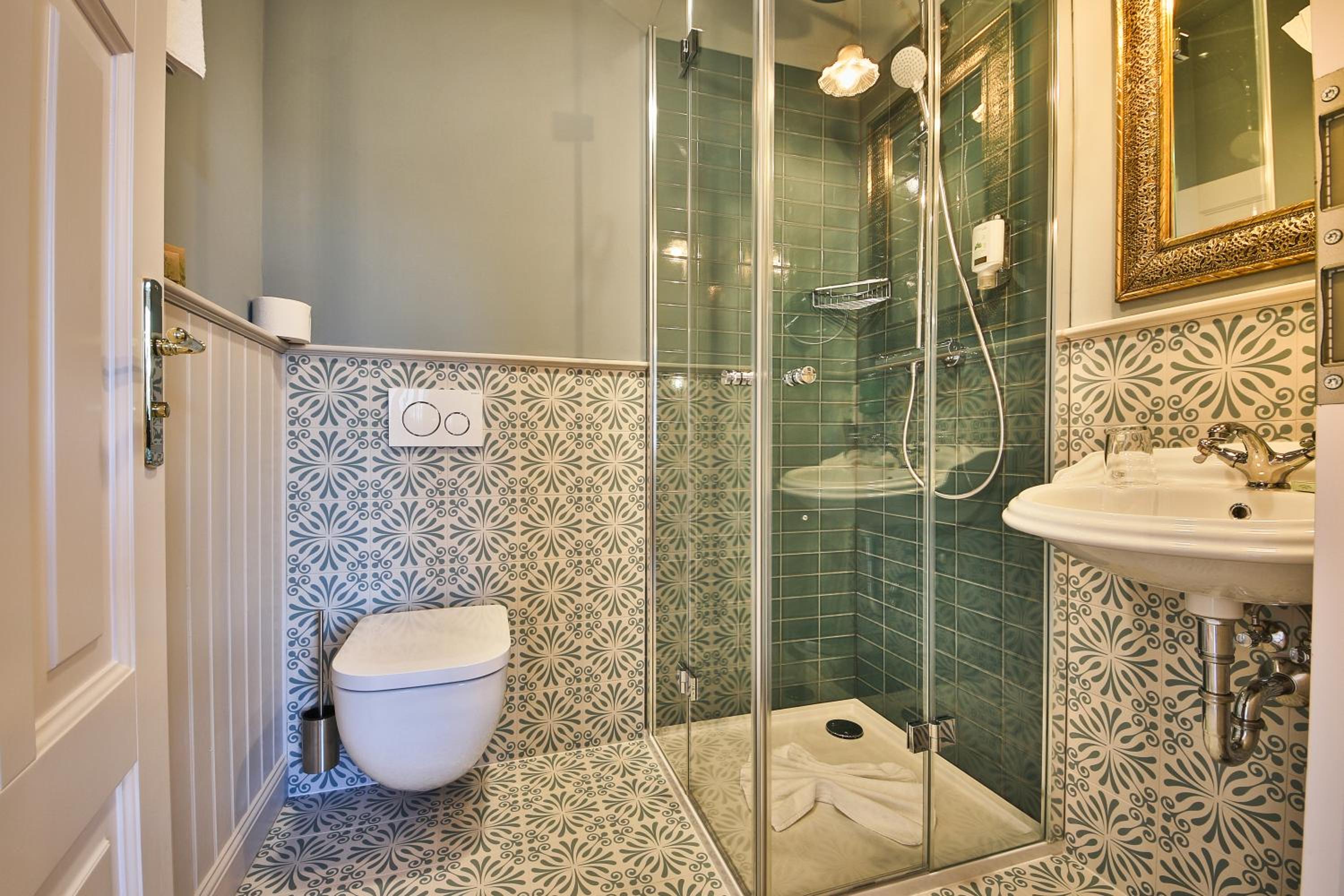 Double Room with Balcony - Photo 5
