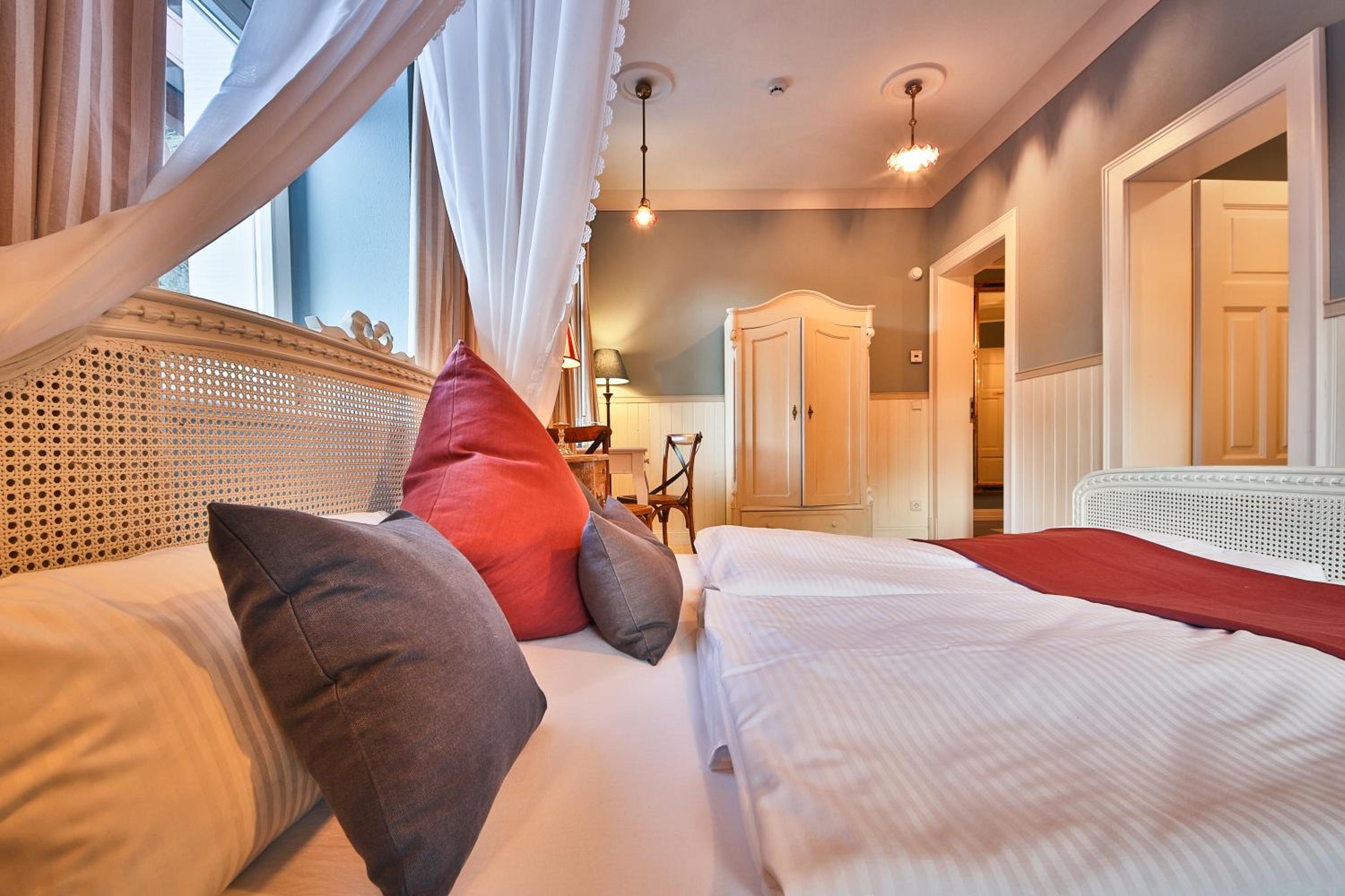 Double Room with Balcony - Photo 4