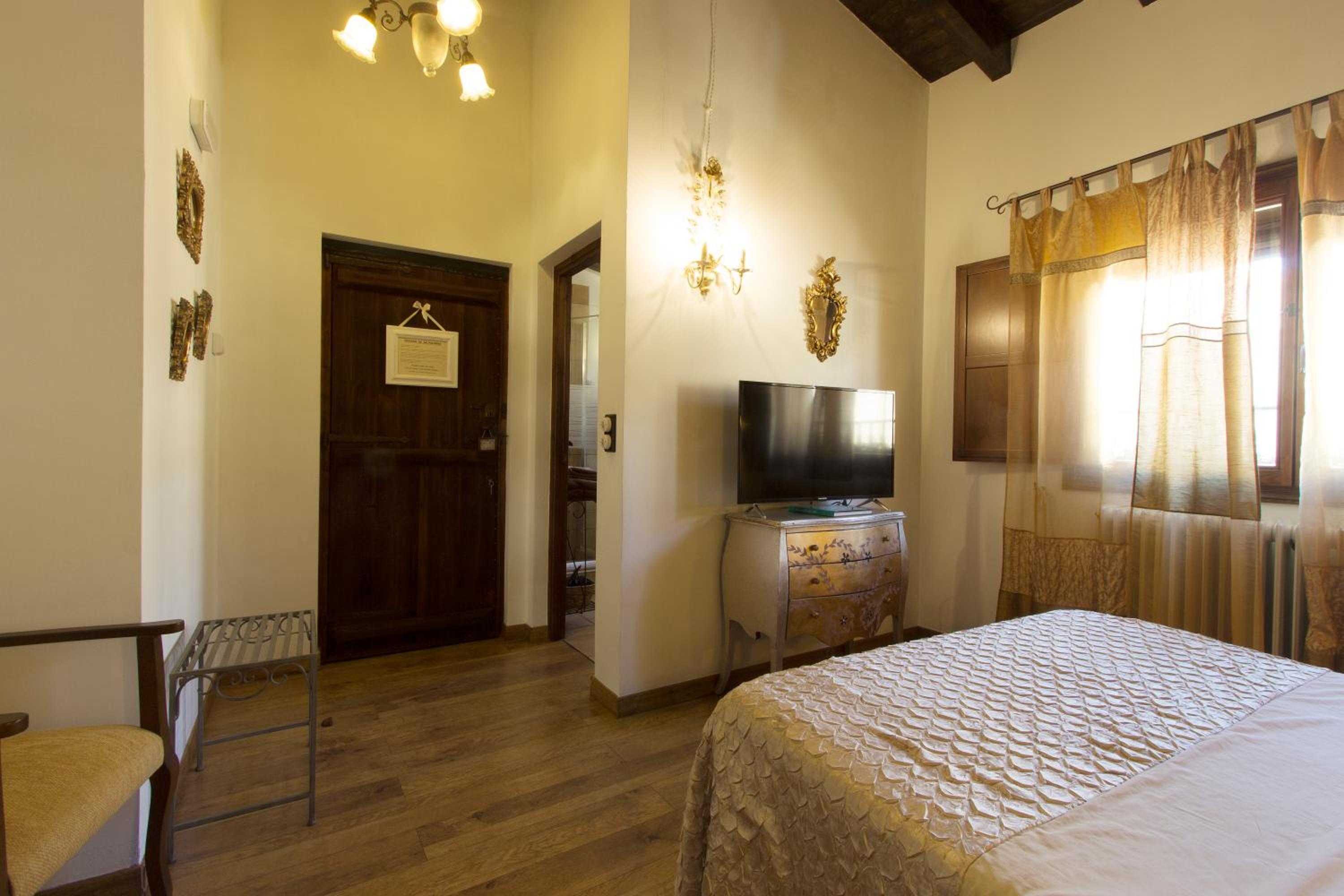 Double Room - Photo 3