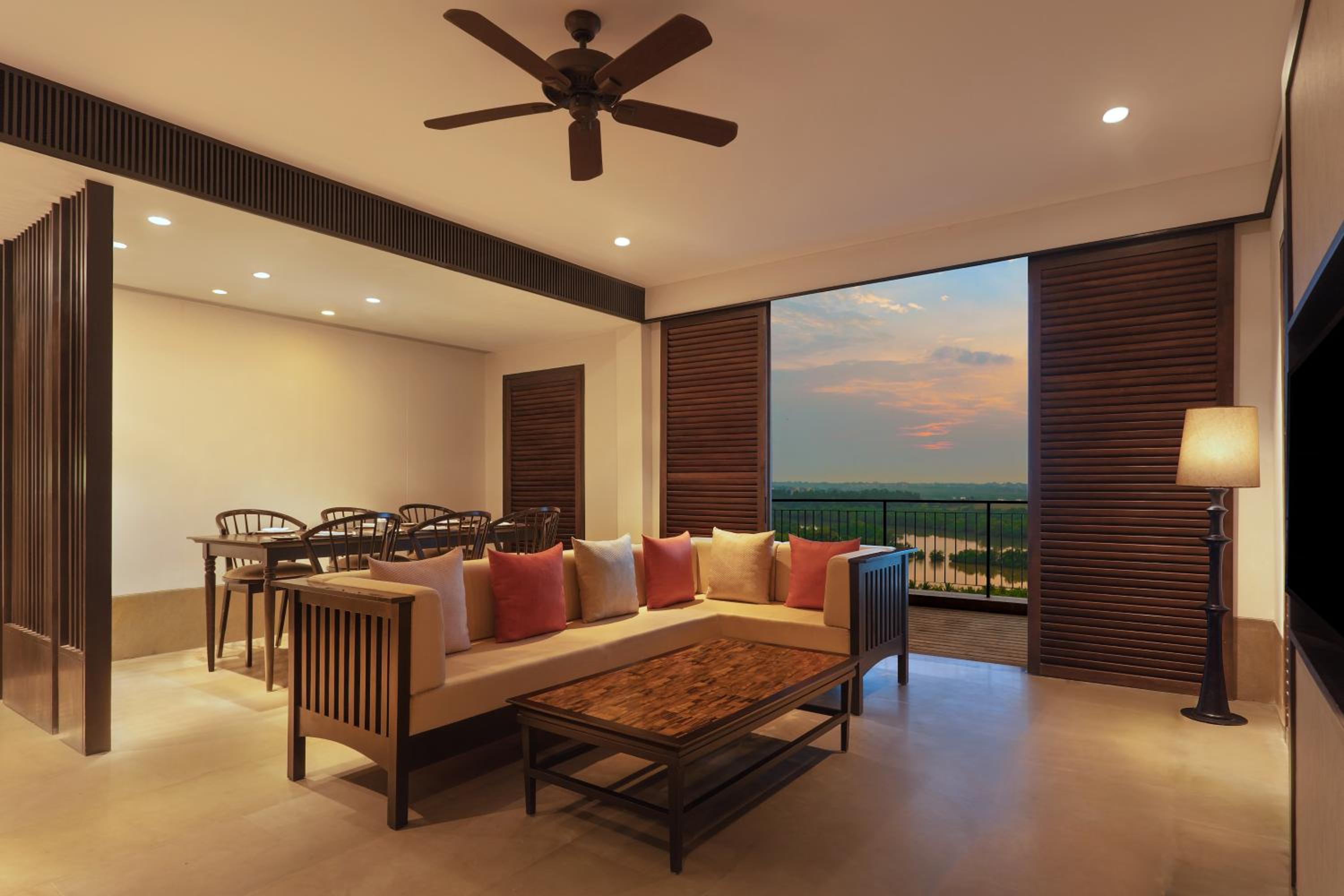 Penthouse River Suite with Private Pool And Lounge - 20% Discount Laundry - Happy Hours (4pm to 6pm)