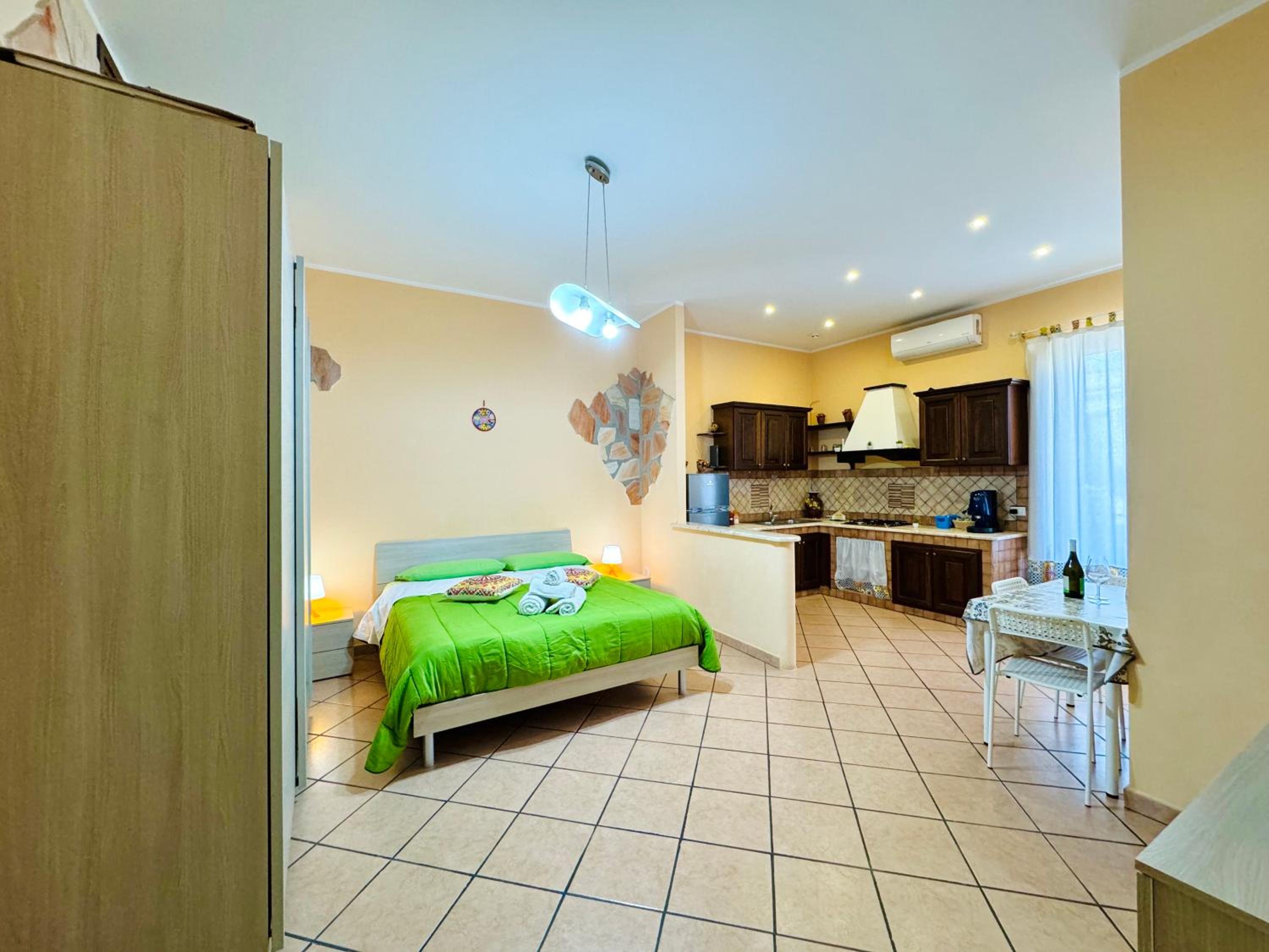 One-Bedroom Apartment with Terrace photo 1