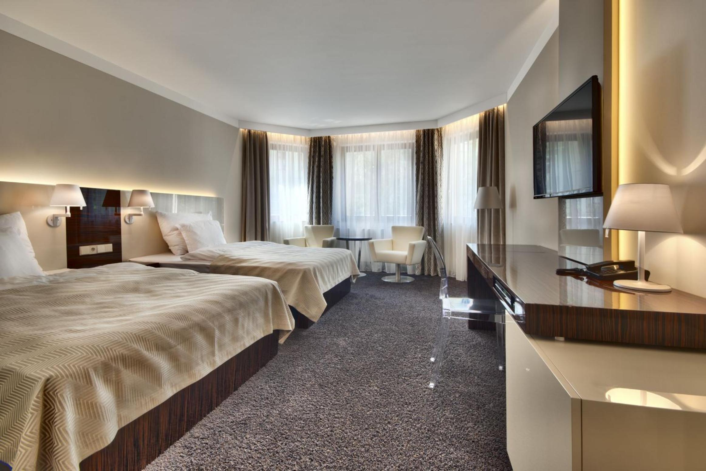 Deluxe Double or Twin Room with Spa Therapy Package and Halfboard photo 2