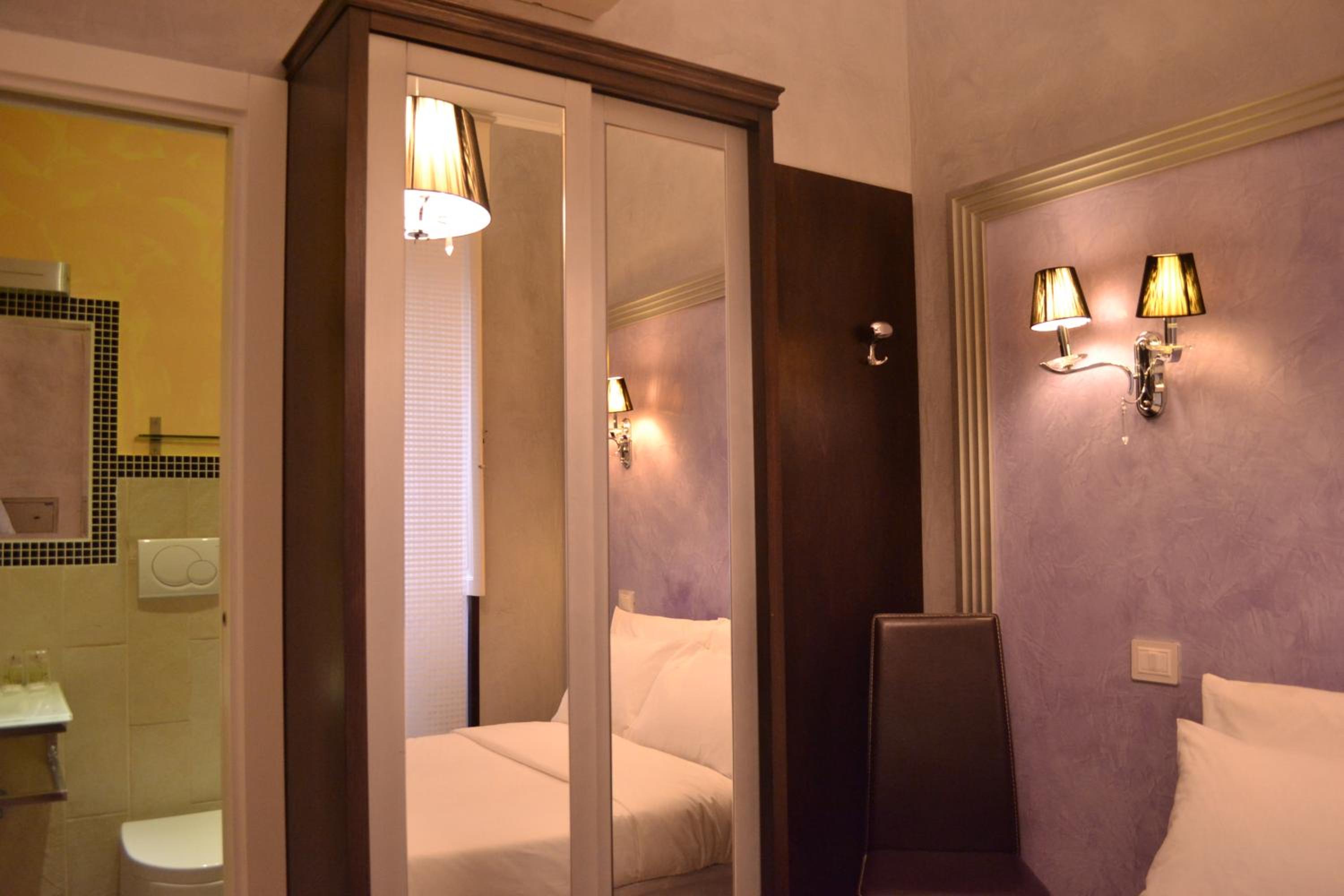 Single Room photo 2