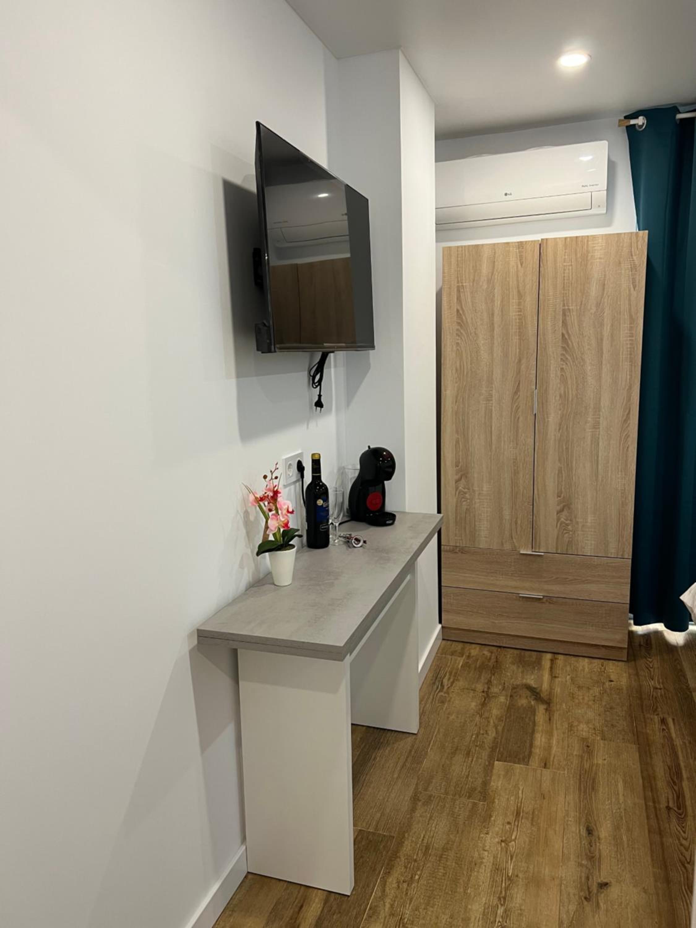 Twin Room with Private External Bathroom