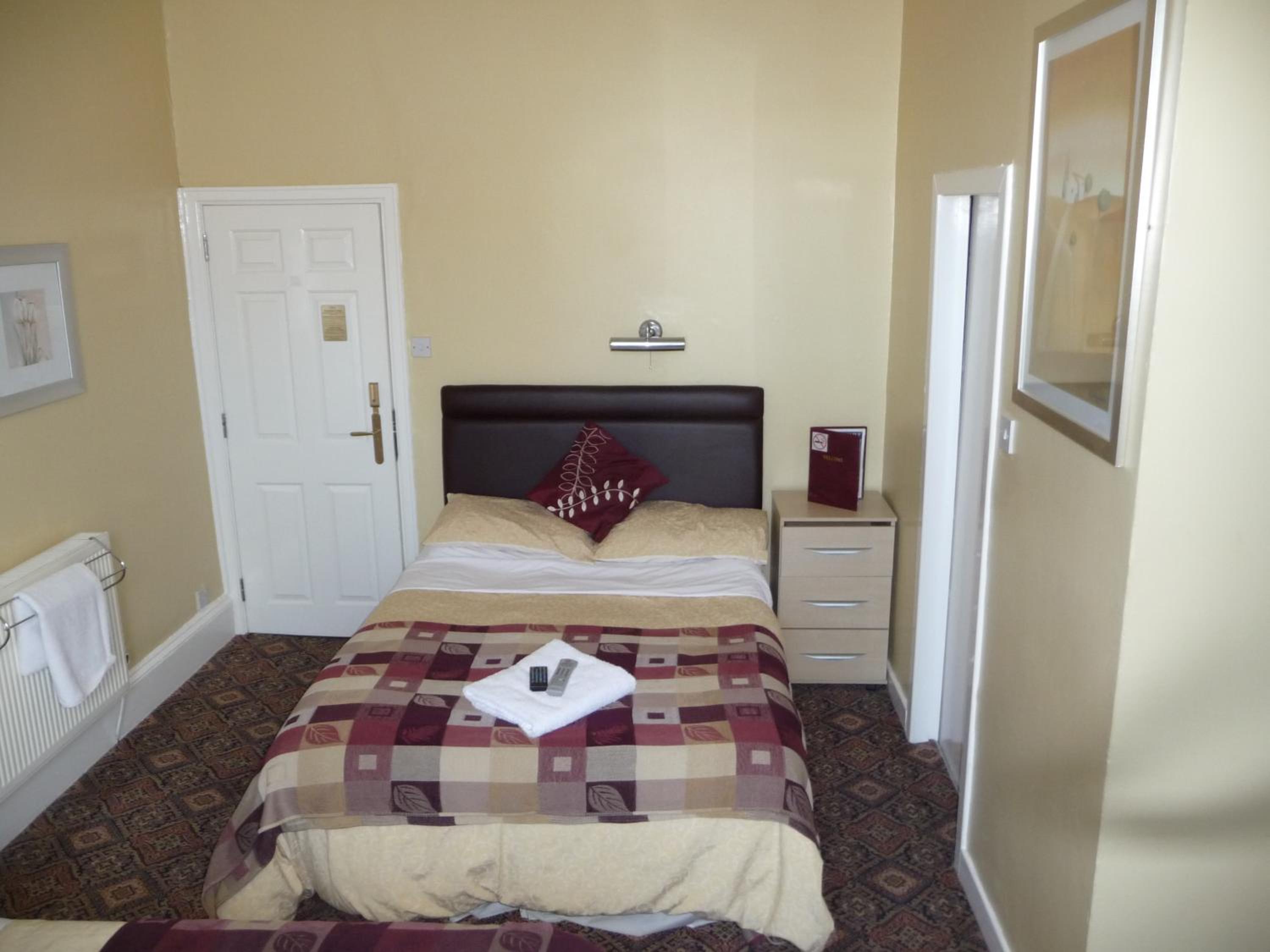 Double Room - Photo 9