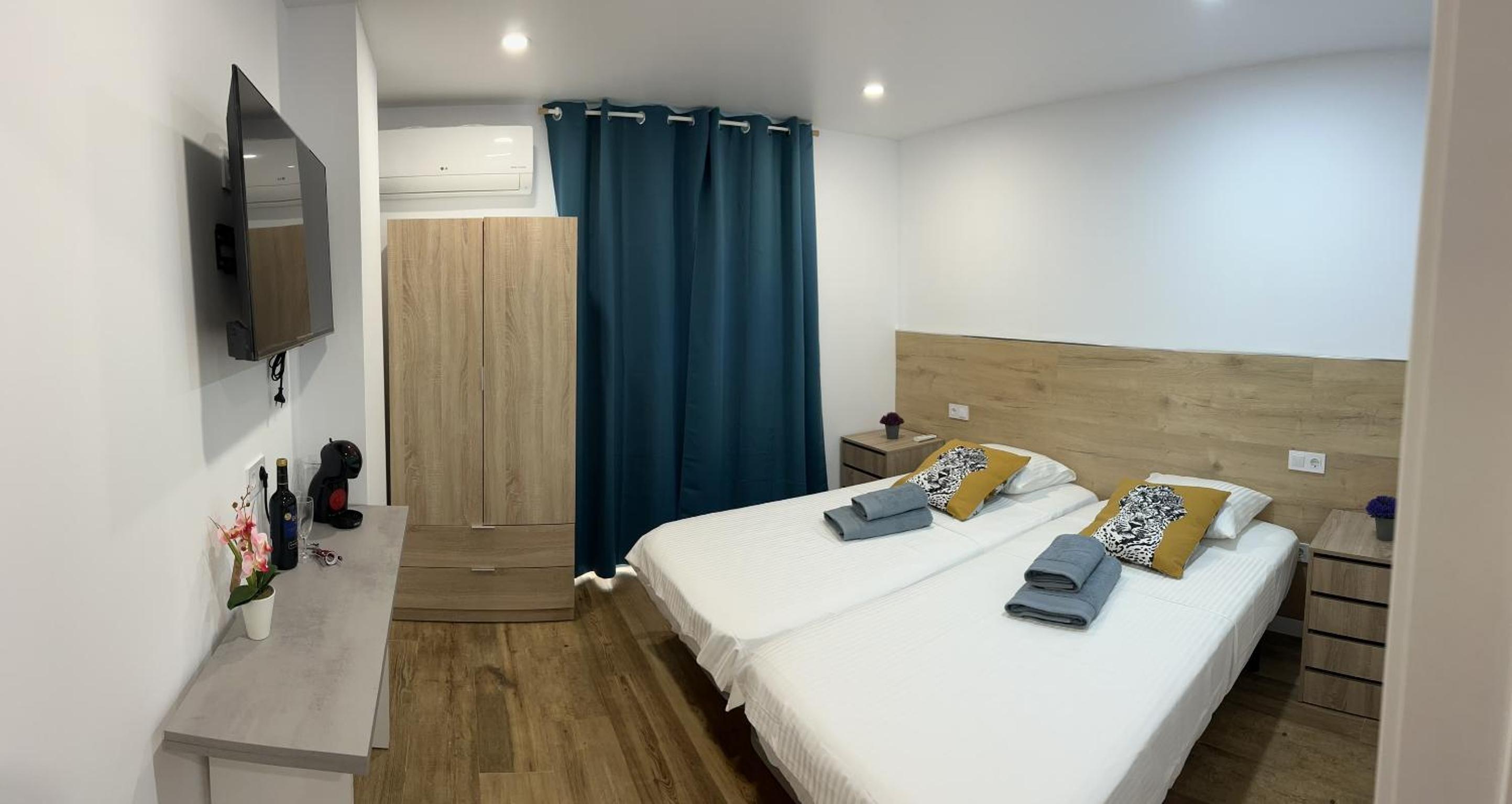 Twin Room with Private External Bathroom photo 2